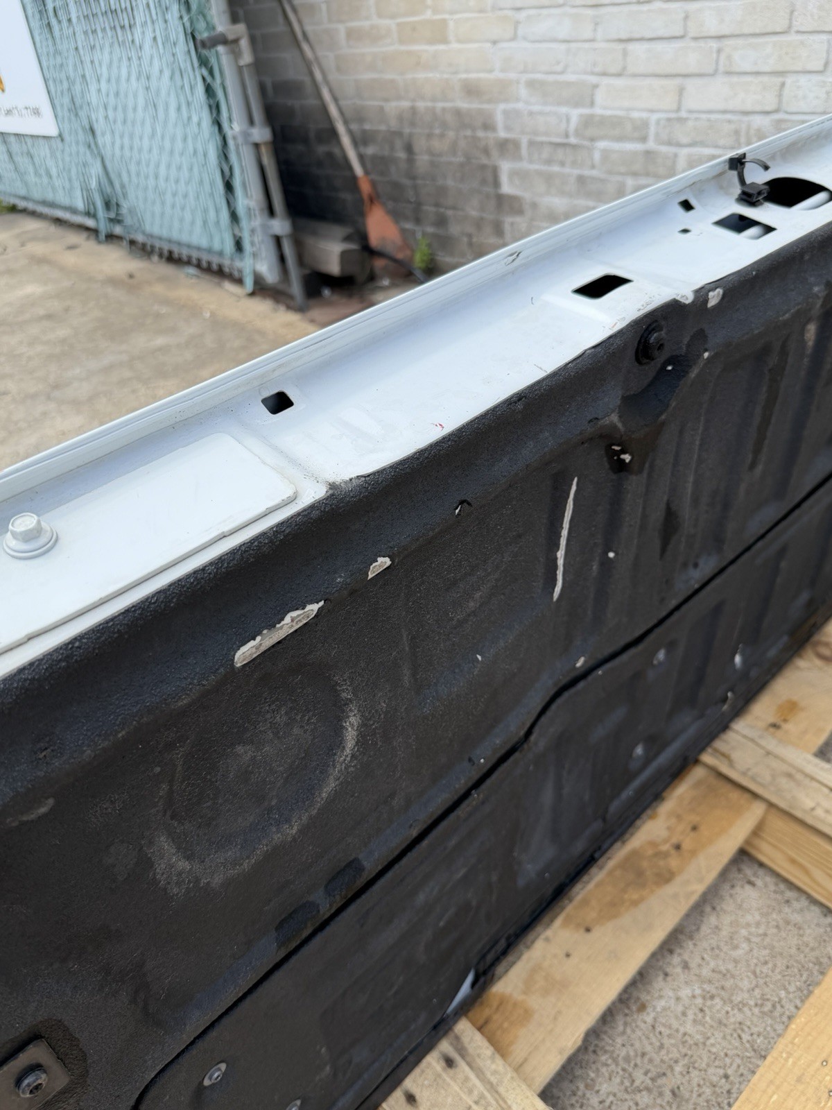 2023-2026 Ford F250 F350 Factory Tailgate OEM Oxford White w/ Step Camera Hole - Image 21