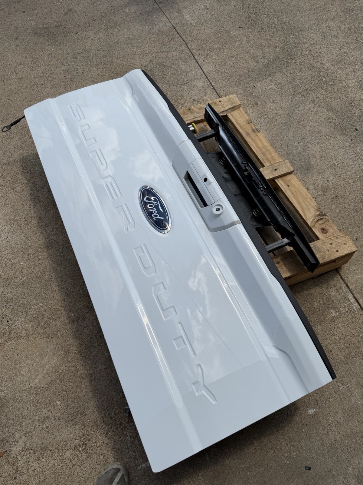 2023-2026 Ford F250 F350 Factory Tailgate OEM Oxford White w/ Step Camera Hole - Image 23