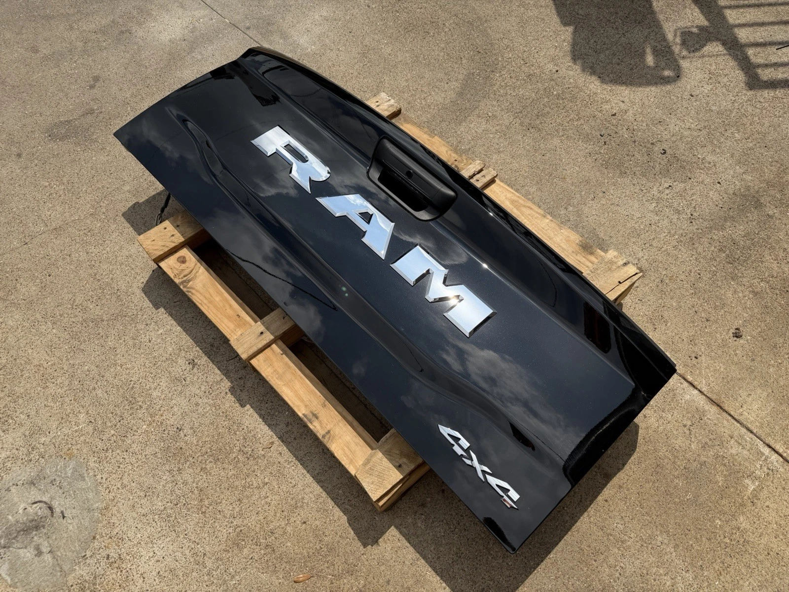 2019-2026 Ram 2500 3500 Factory Tailgate Diamond Black Crystal OEM w/ Camera Hole - Image 3