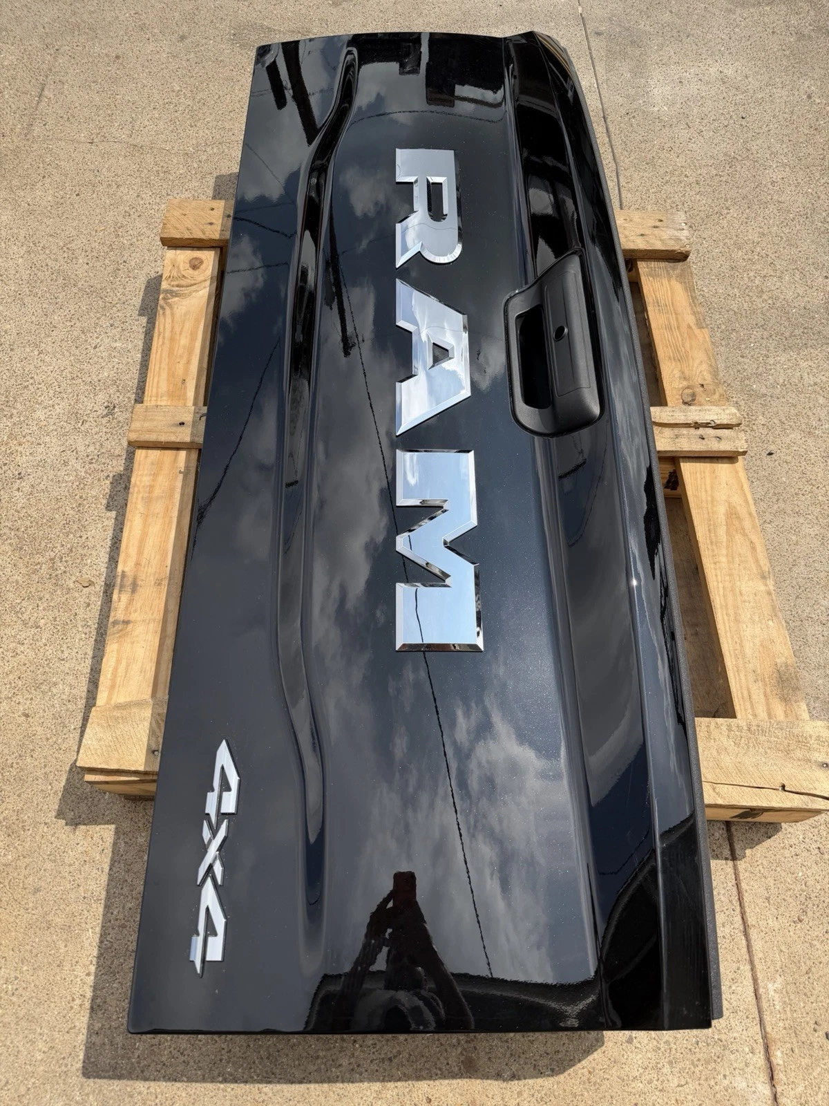 2019-2026 Ram 2500 3500 Factory Tailgate Diamond Black Crystal OEM w/ Camera Hole - Image 4