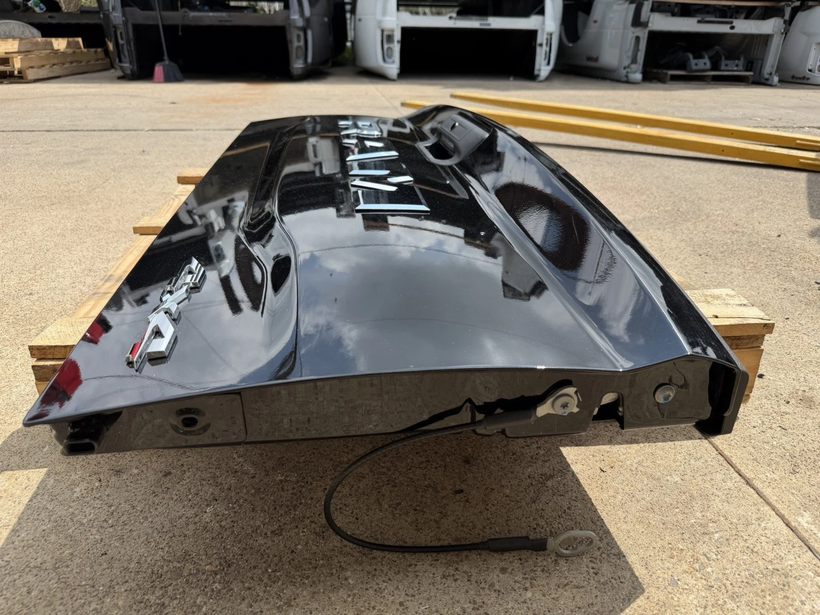 2019-2026 Ram 2500 3500 Factory Tailgate Diamond Black Crystal OEM w/ Camera Hole - Image 7