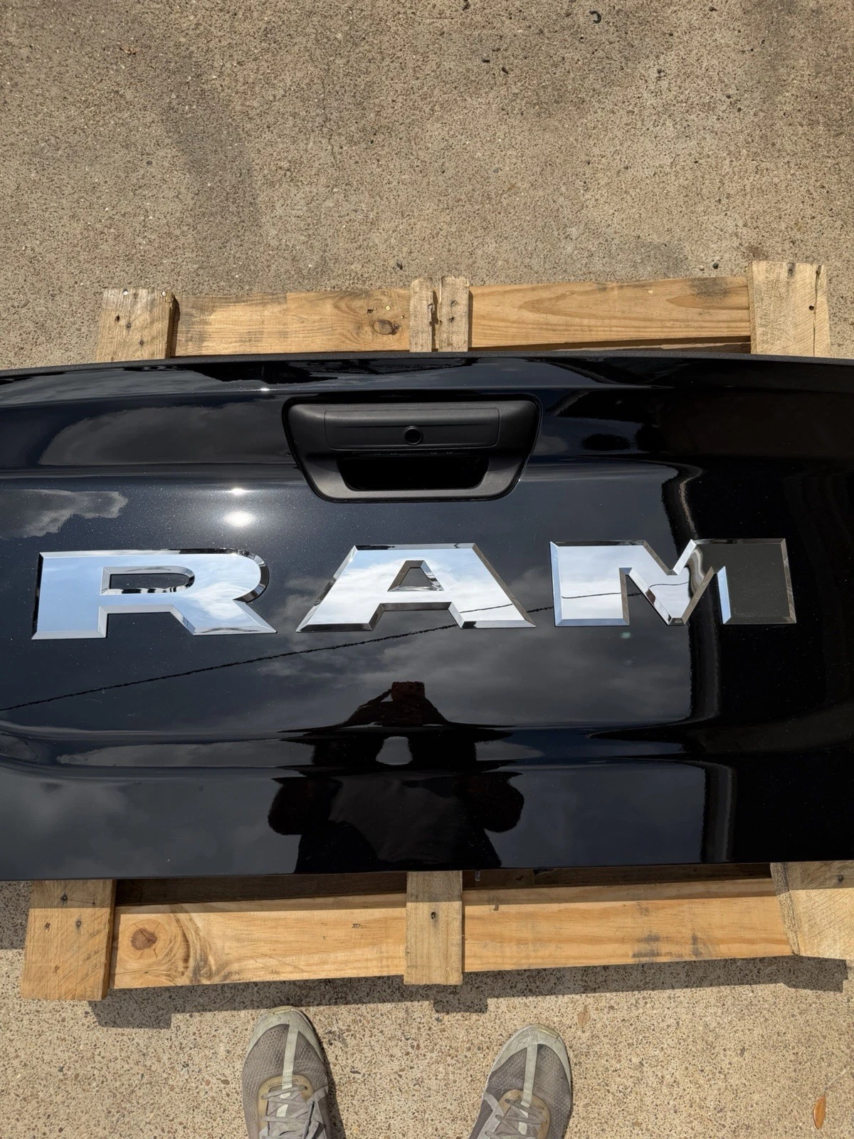 2019-2026 Ram 2500 3500 Factory Tailgate Diamond Black Crystal OEM w/ Camera Hole - Image 9