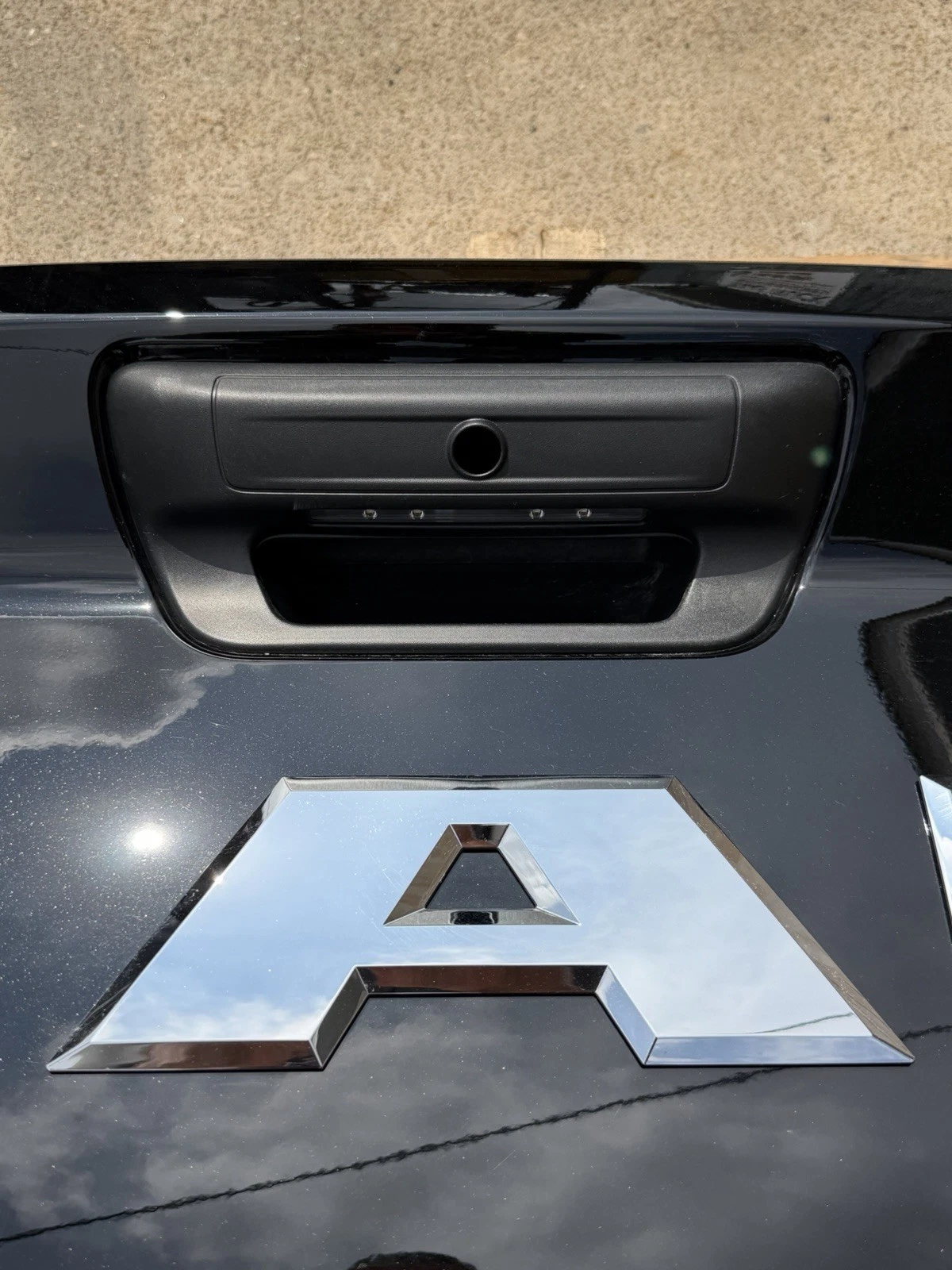 2019-2026 Ram 2500 3500 Factory Tailgate Diamond Black Crystal OEM w/ Camera Hole - Image 13