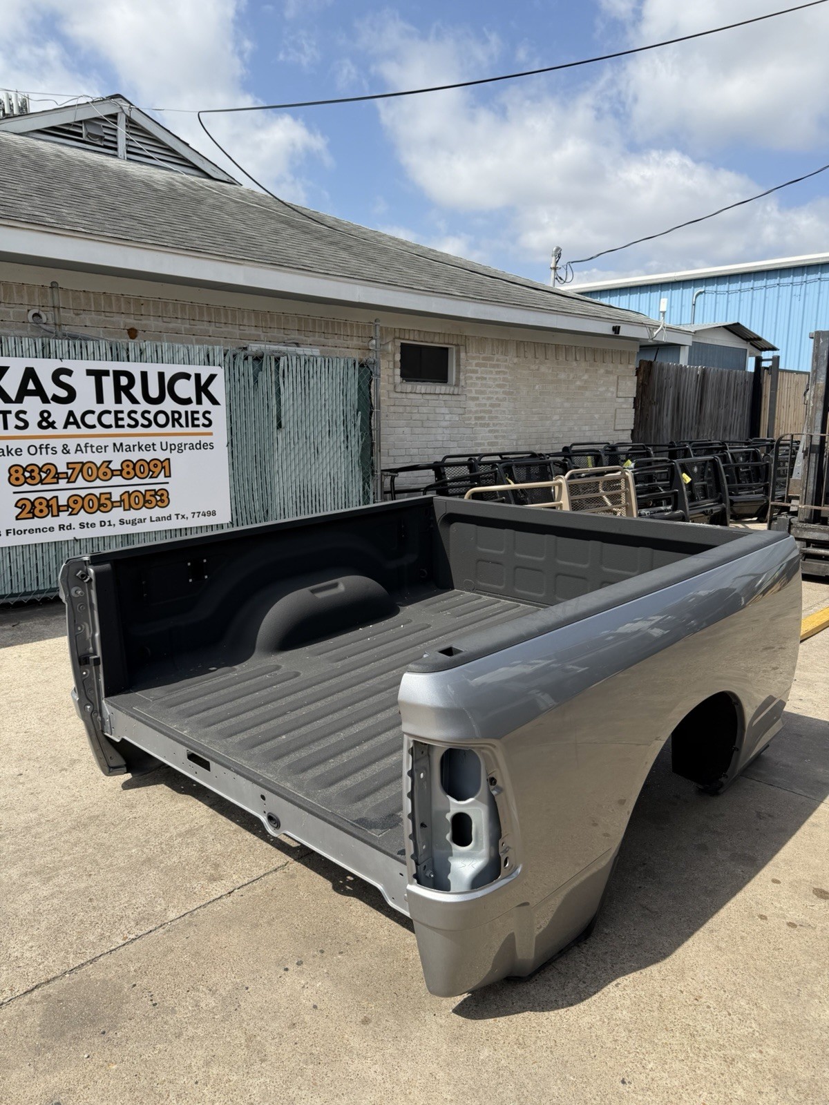 2019-2026 Ram 2500 3500 SHORT Bed 6 FT 4 IN Billet Silver SRW Factory Take off - Image 2