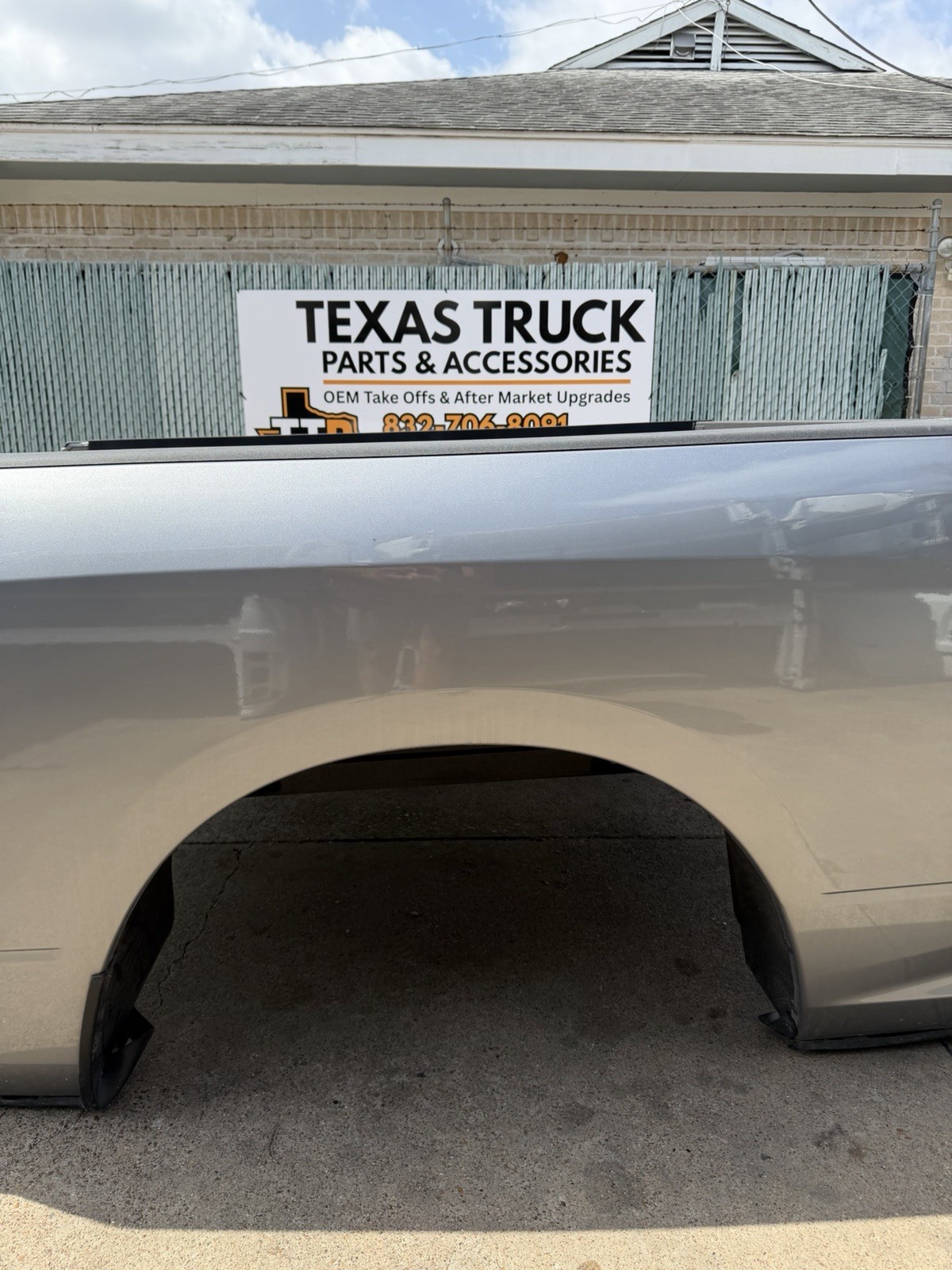 2019-2026 Ram 2500 3500 SHORT Bed 6 FT 4 IN Billet Silver SRW Factory Take off - Image 3