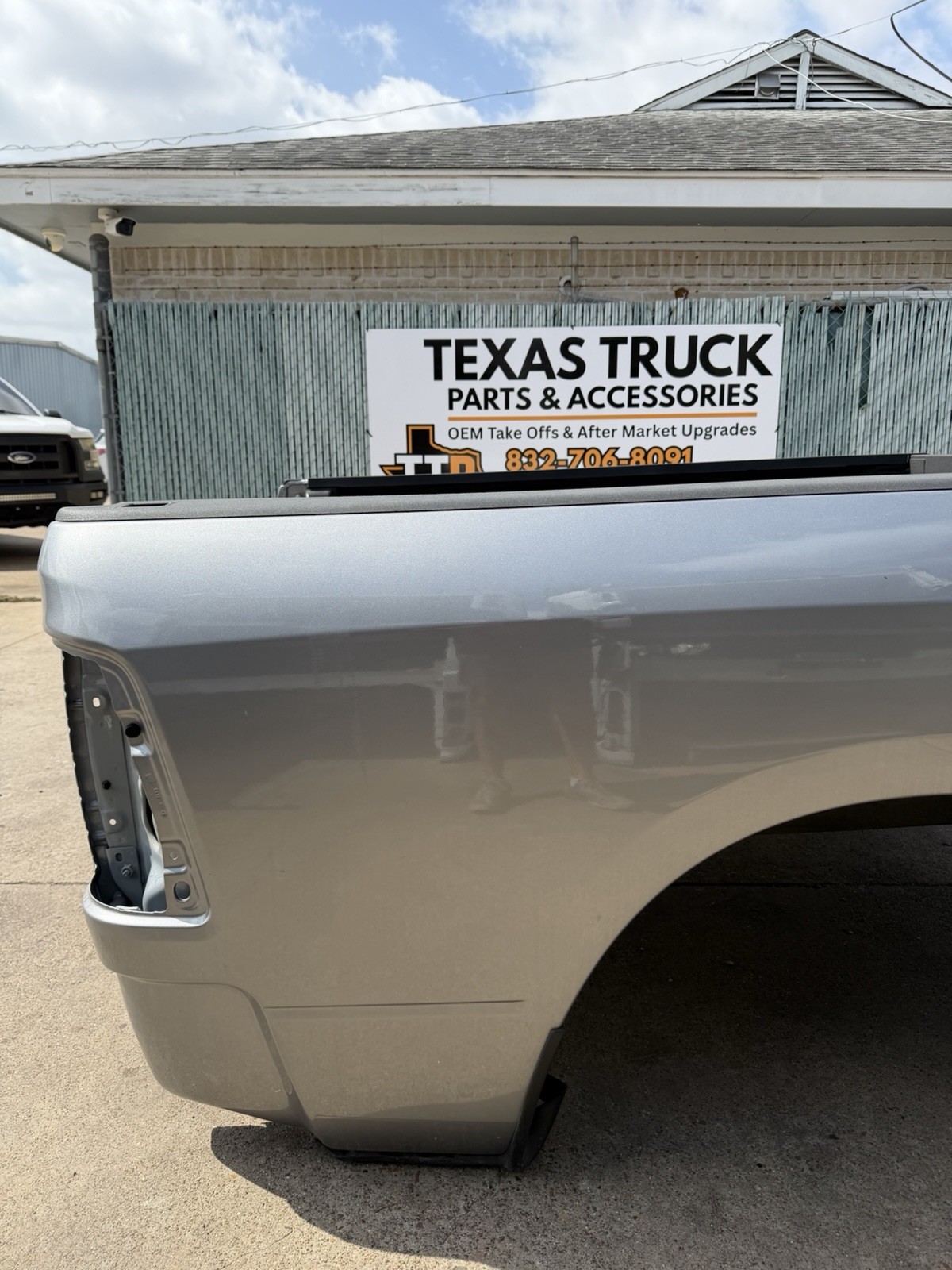 2019-2026 Ram 2500 3500 SHORT Bed 6 FT 4 IN Billet Silver SRW Factory Take off - Image 4