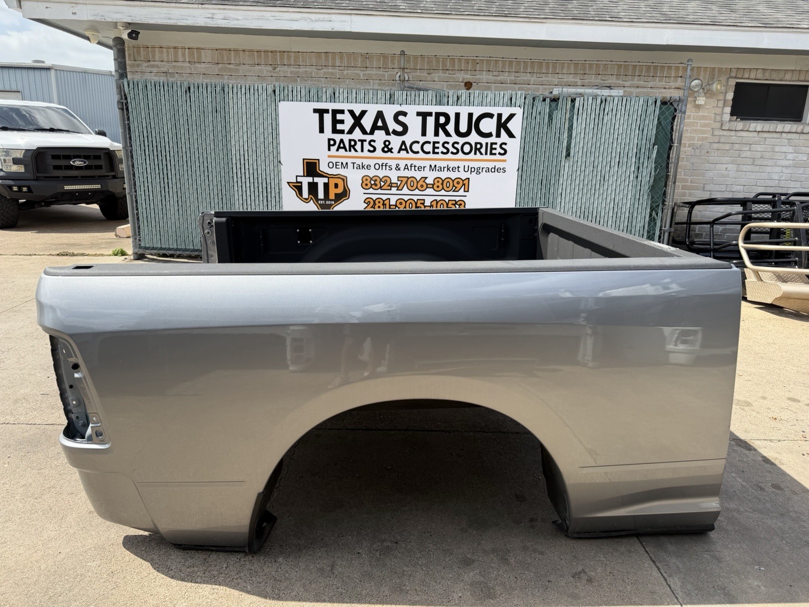 2019-2026 Ram 2500 3500 SHORT Bed 6 FT 4 IN Billet Silver SRW Factory Take off - Image 5