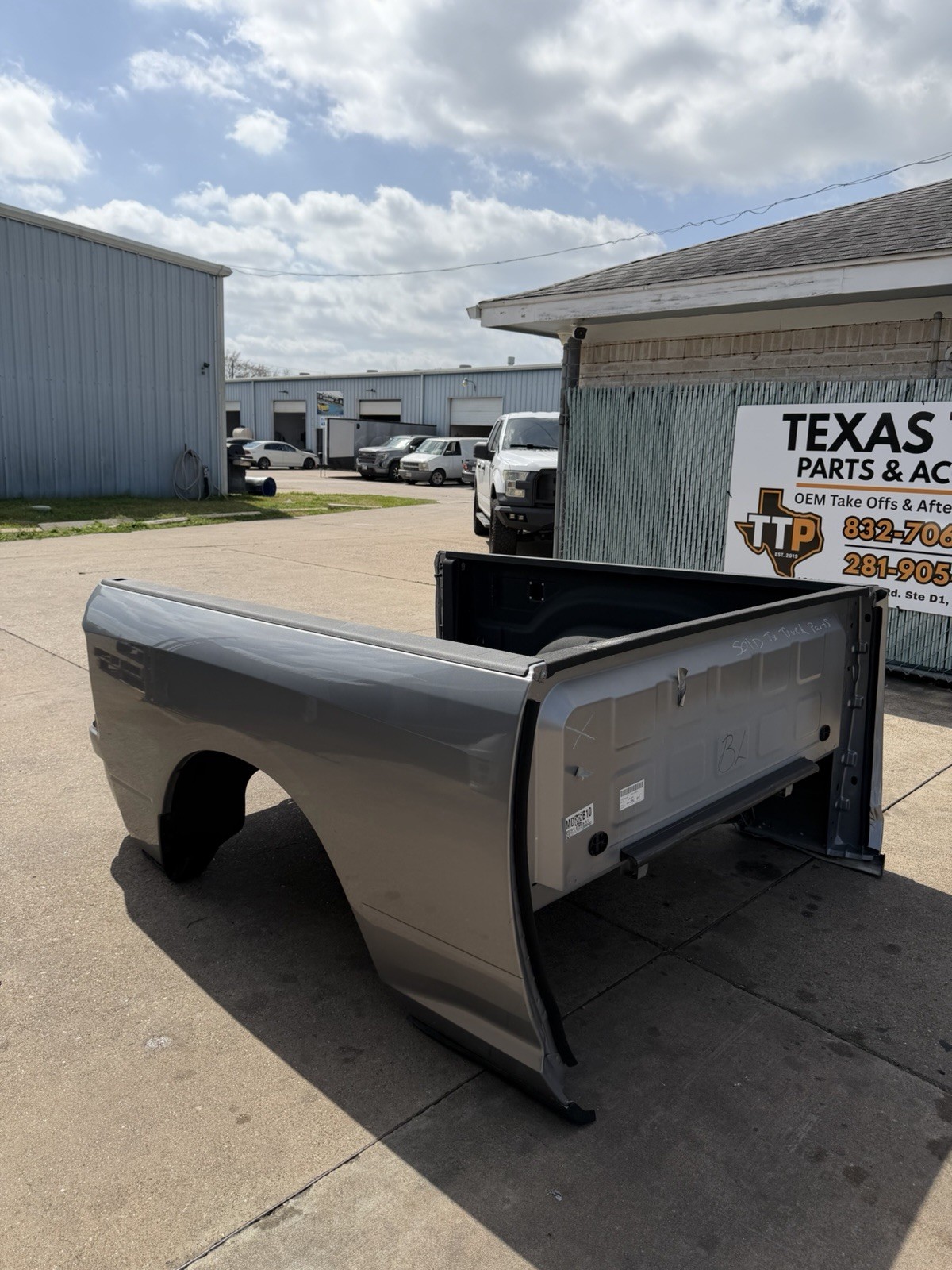 2019-2026 Ram 2500 3500 SHORT Bed 6 FT 4 IN Billet Silver SRW Factory Take off - Image 7