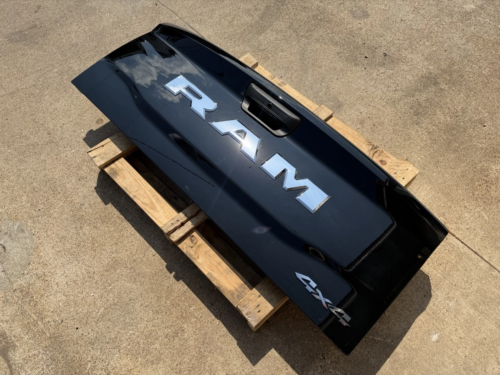 2019-2026 Ram 2500 3500 Factory Tailgate Diamond Black Crystal OEM w/ Camera Hole - Image 3