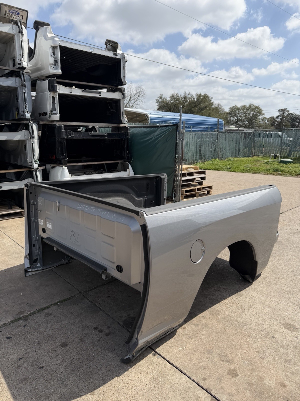 2019-2026 Ram 2500 3500 SHORT Bed 6 FT 4 IN Billet Silver SRW Factory Take off - Image 11