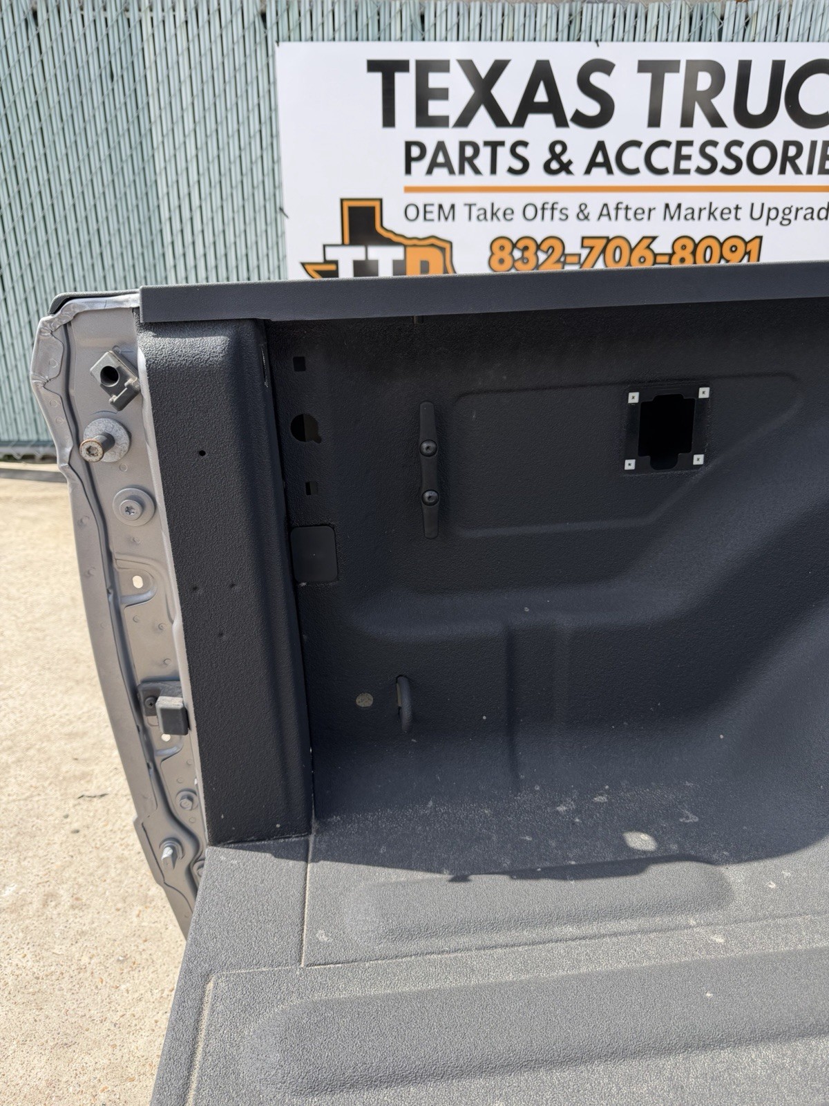 2019-2026 Ram 2500 3500 SHORT Bed 6 FT 4 IN Billet Silver SRW Factory Take off - Image 16