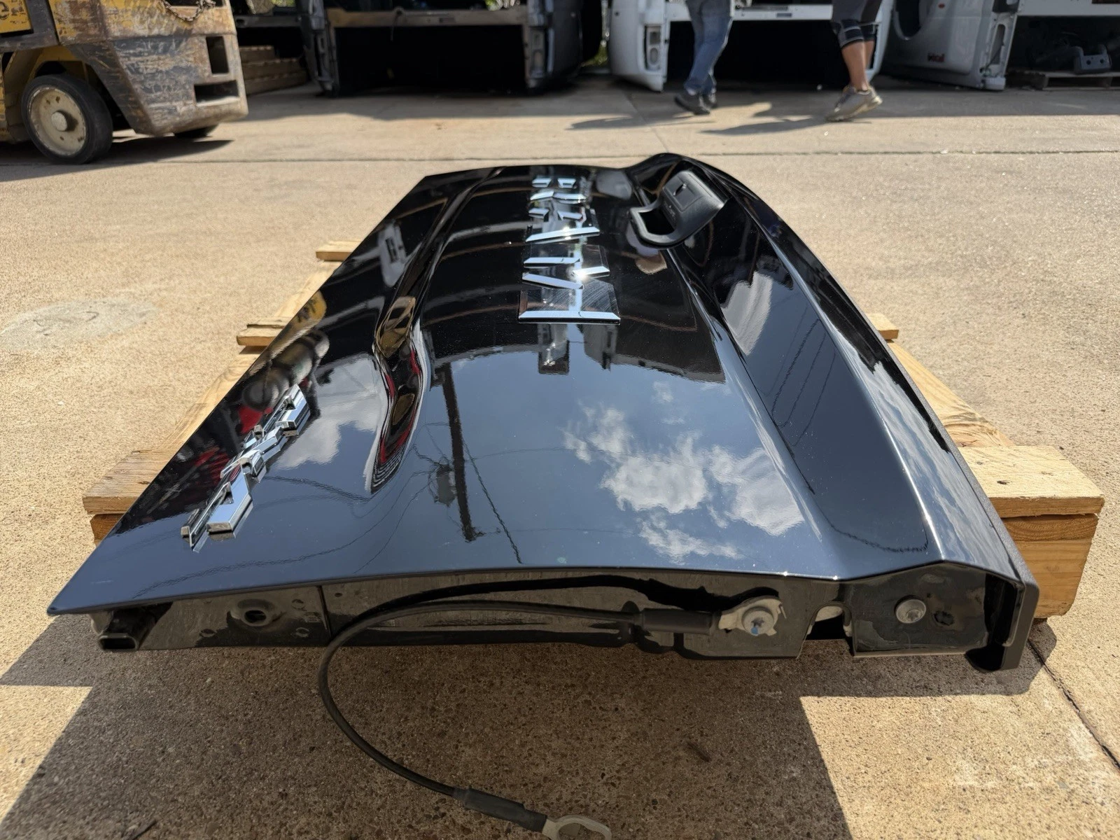 2019-2026 Ram 2500 3500 Factory Tailgate Diamond Black Crystal OEM w/ Camera Hole - Image 5