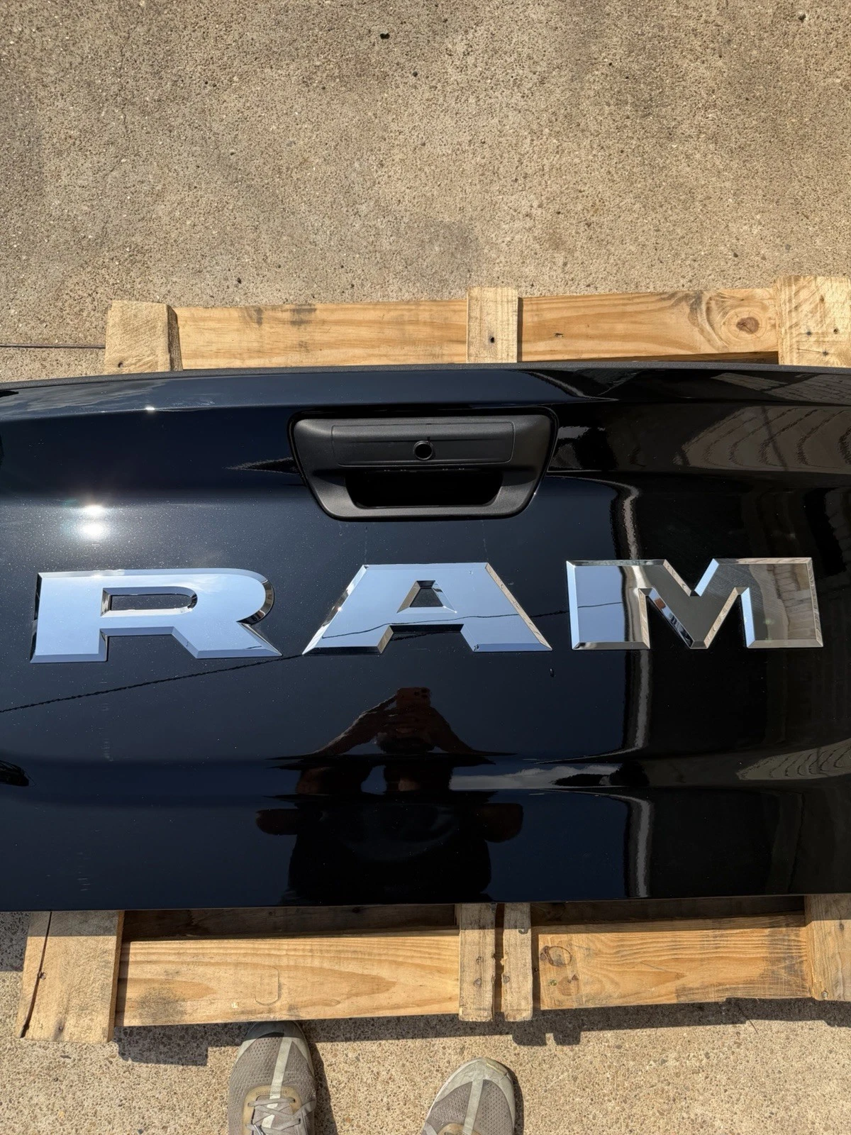 2019-2026 Ram 2500 3500 Factory Tailgate Diamond Black Crystal OEM w/ Camera Hole - Image 9