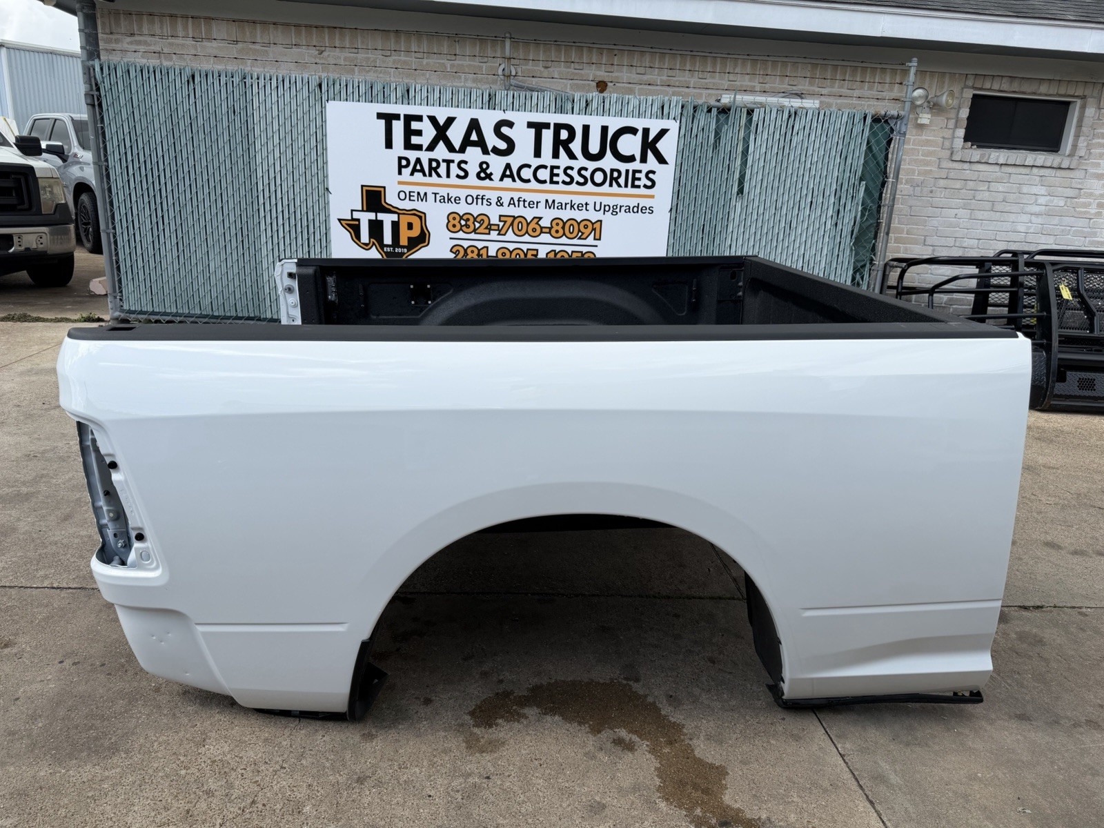 2019-2026 Ram 2500 3500 SHORT Bed 6 FT 4 IN Bright White SRW Factory Take off - Image 3