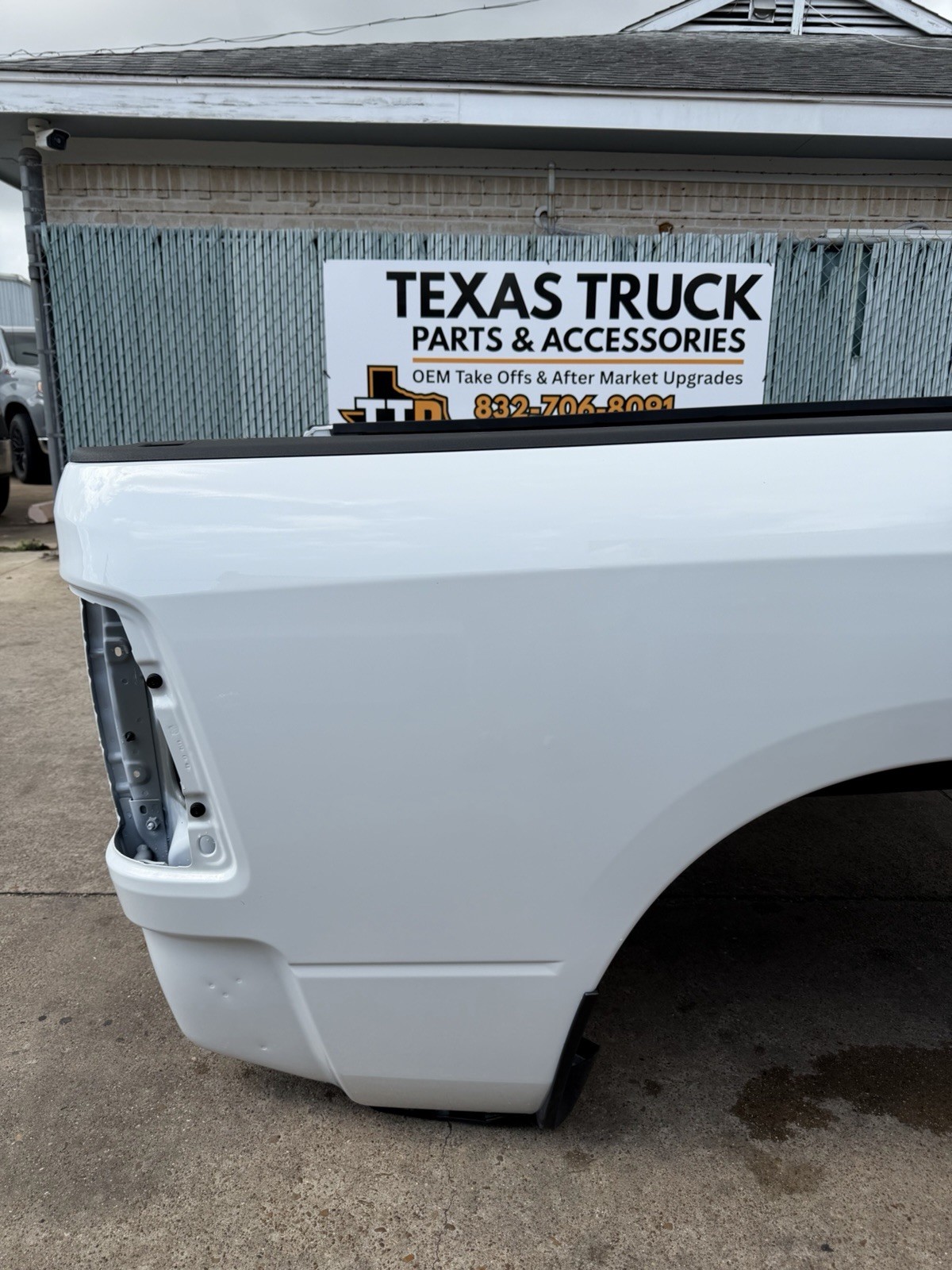 2019-2026 Ram 2500 3500 SHORT Bed 6 FT 4 IN Bright White SRW Factory Take off - Image 4