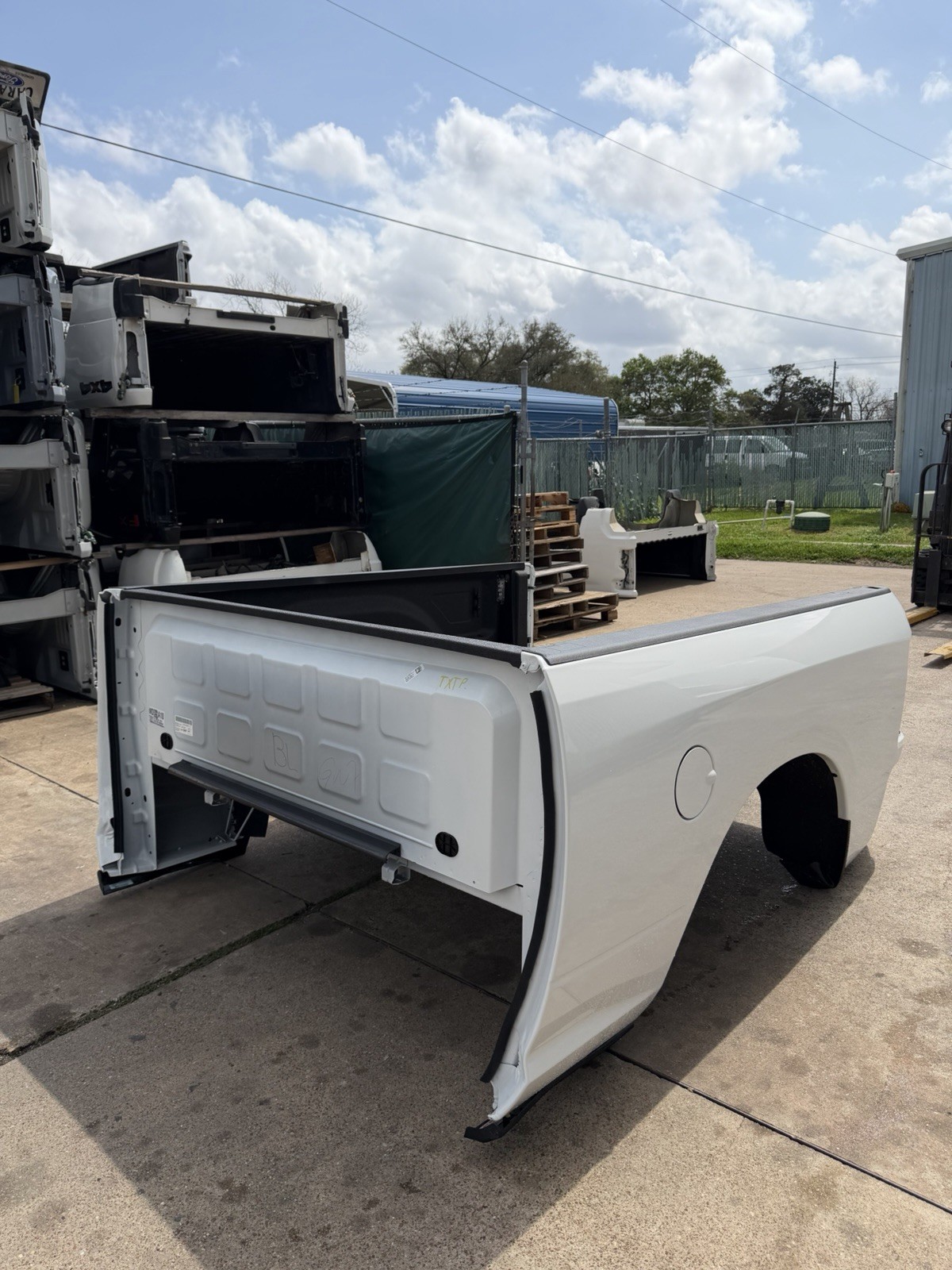 2019-2026 Ram 2500 3500 SHORT Bed 6 FT 4 IN Bright White SRW Factory Take off - Image 9