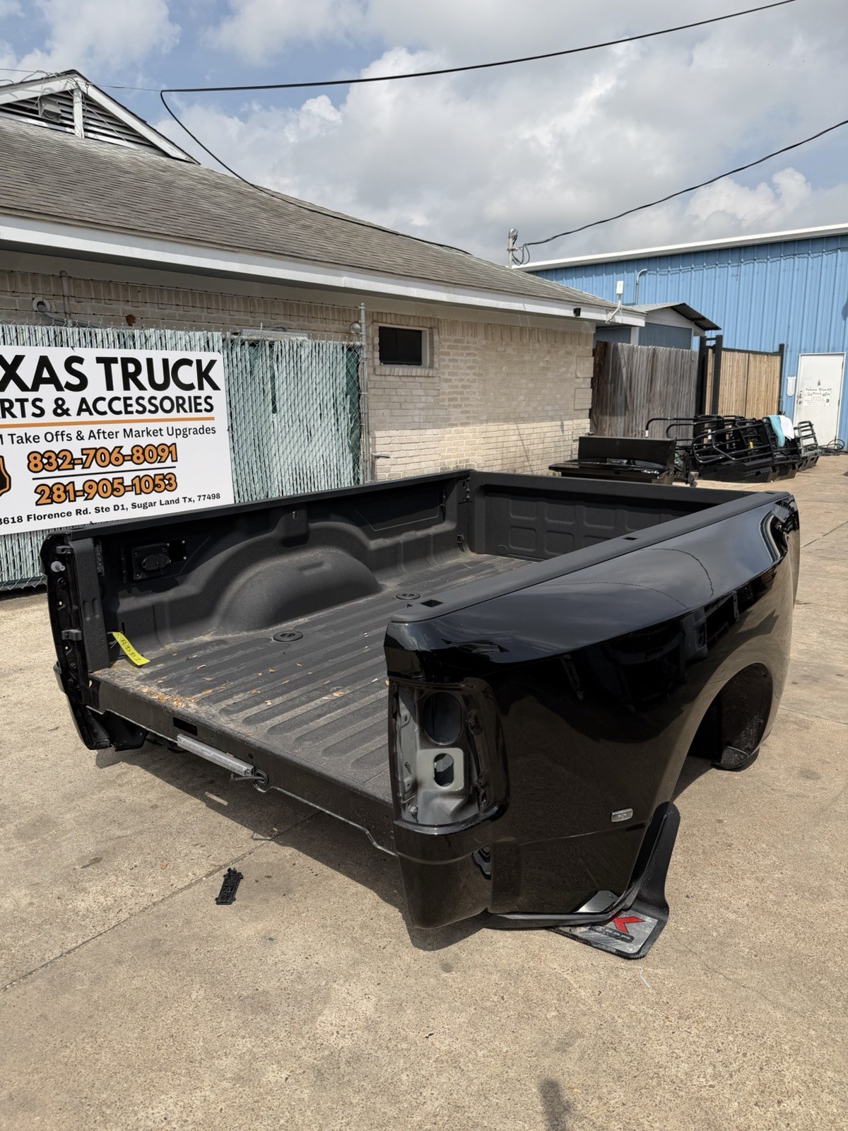 2019-2026 Ram 3500 Dually Bed 8FT OEM Diamond Black DRW Take Off Bed Only - Image 2