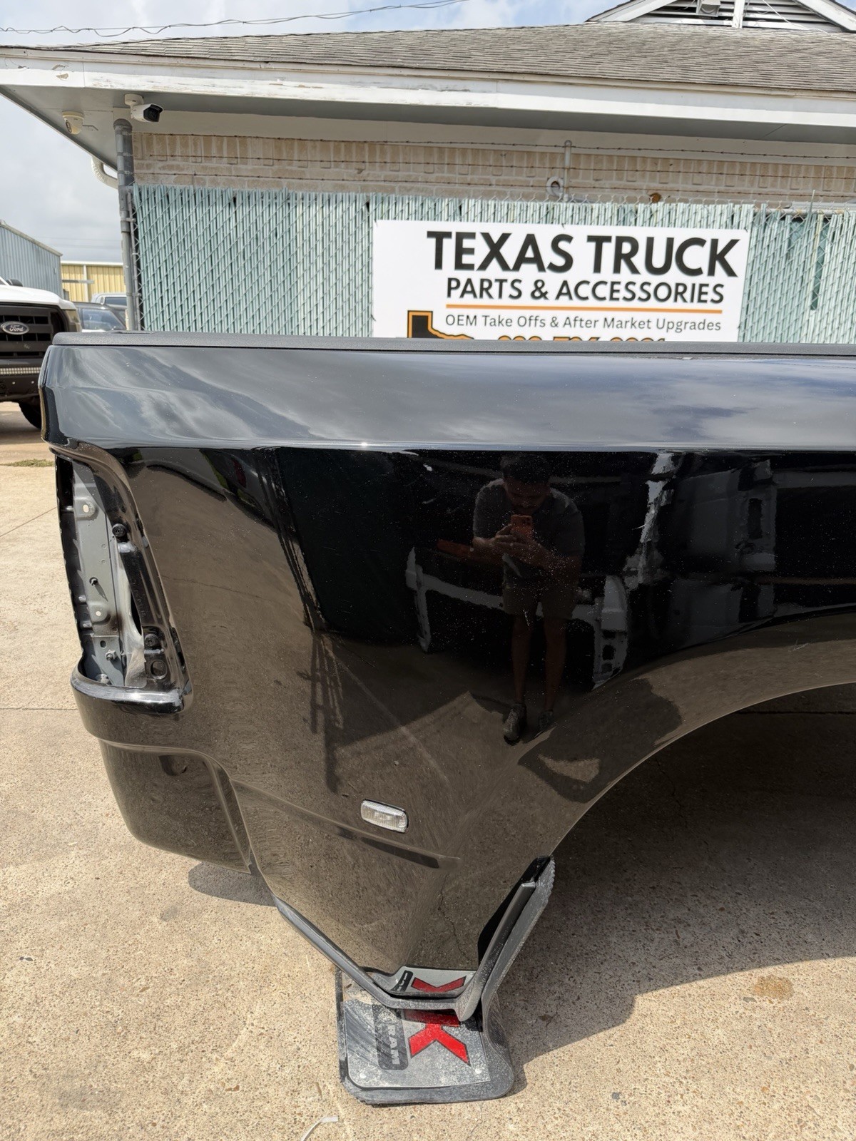 2019-2026 Ram 3500 Dually Bed 8FT OEM Diamond Black DRW Take Off Bed Only - Image 4