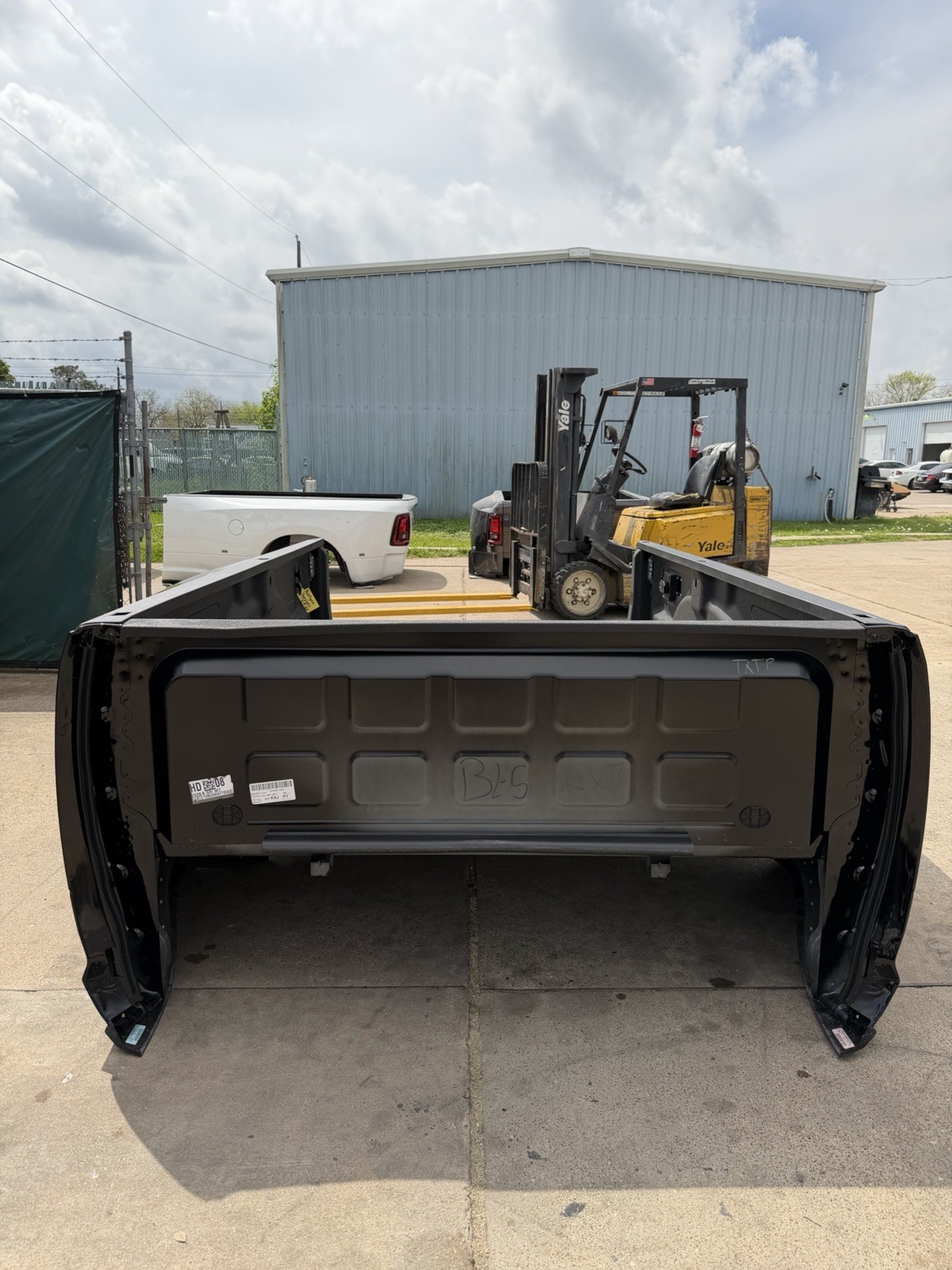 2019-2026 Ram 3500 Dually Bed 8FT OEM Diamond Black DRW Take Off Bed Only - Image 8