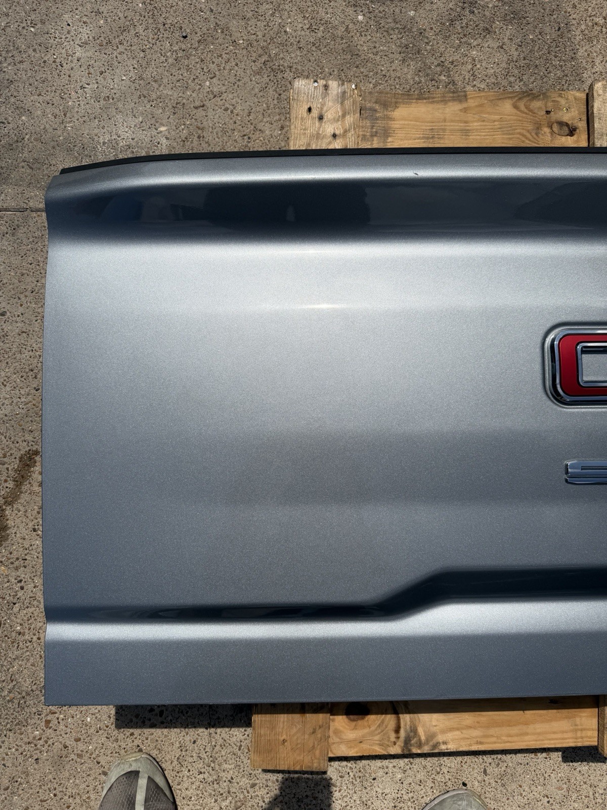 2020-2026 GMC Sierra 2500 3500 Factory Tailgate Sterling Metallic OEM - Image 3