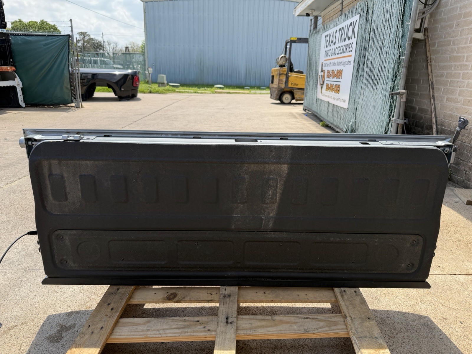 2020-2026 GMC Sierra 2500 3500 Factory Tailgate Sterling Metallic OEM - Image 9