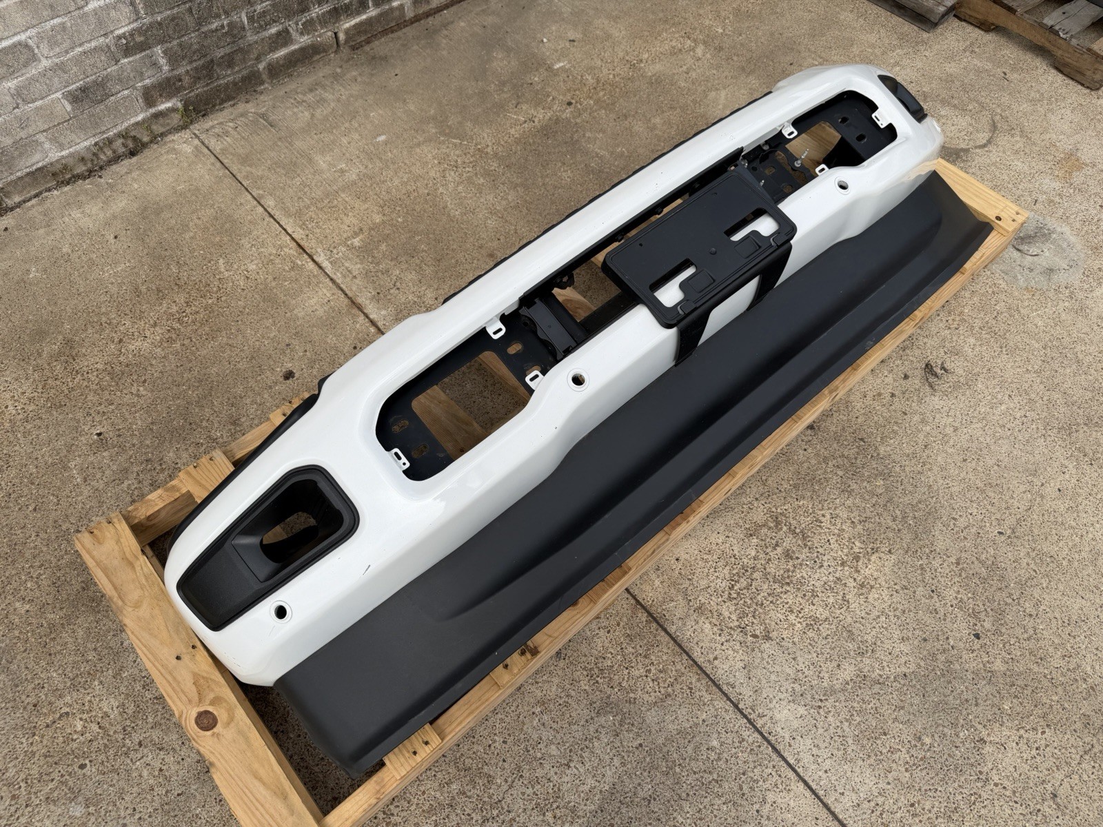 2023-2026 Ford F250 F350 Factory Front Bumper Star White Fog Light & Sensor OEM - Image 2