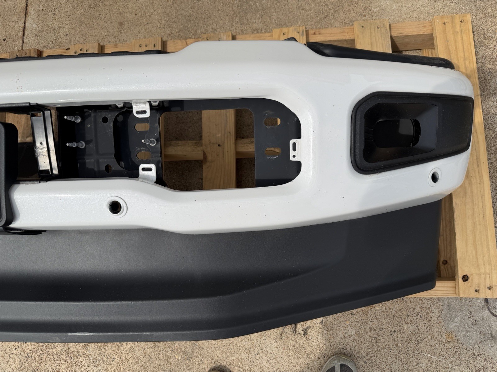 2023-2026 Ford F250 F350 Factory Front Bumper Star White Fog Light & Sensor OEM - Image 4