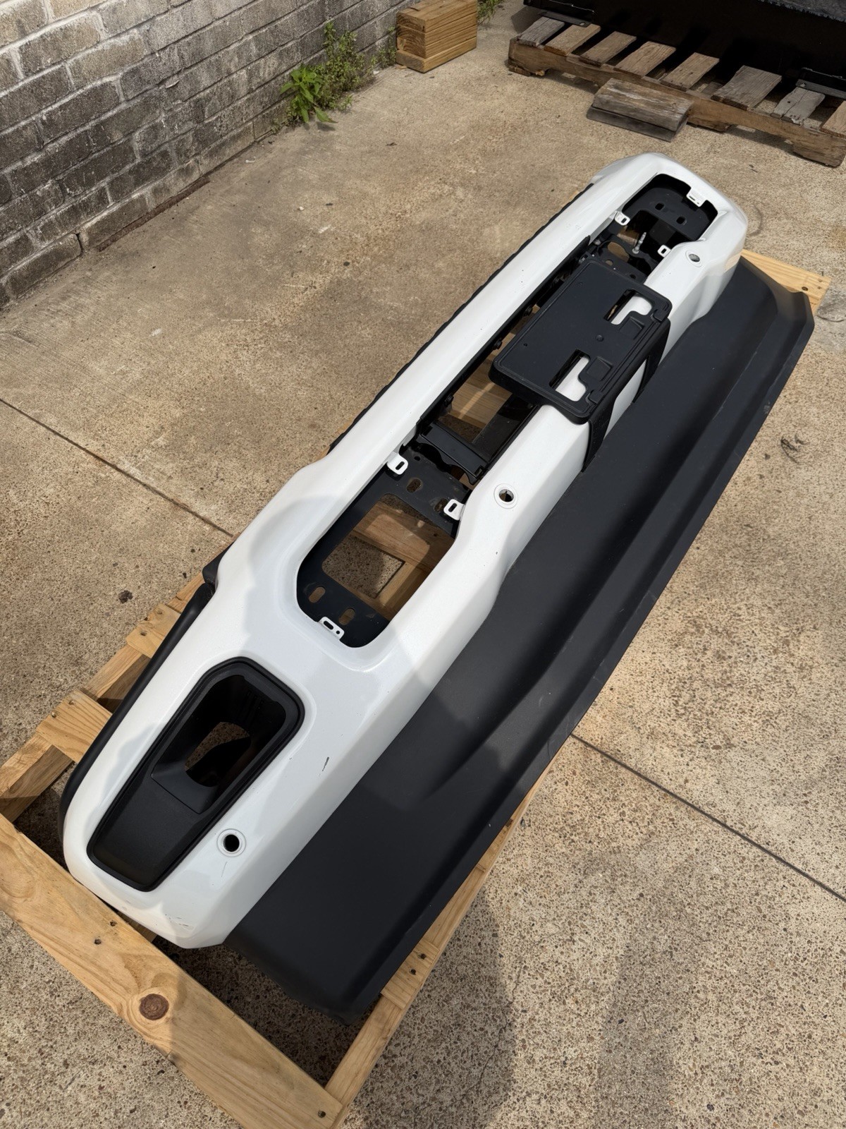 2023-2026 Ford F250 F350 Factory Front Bumper Star White Fog Light & Sensor OEM - Image 9