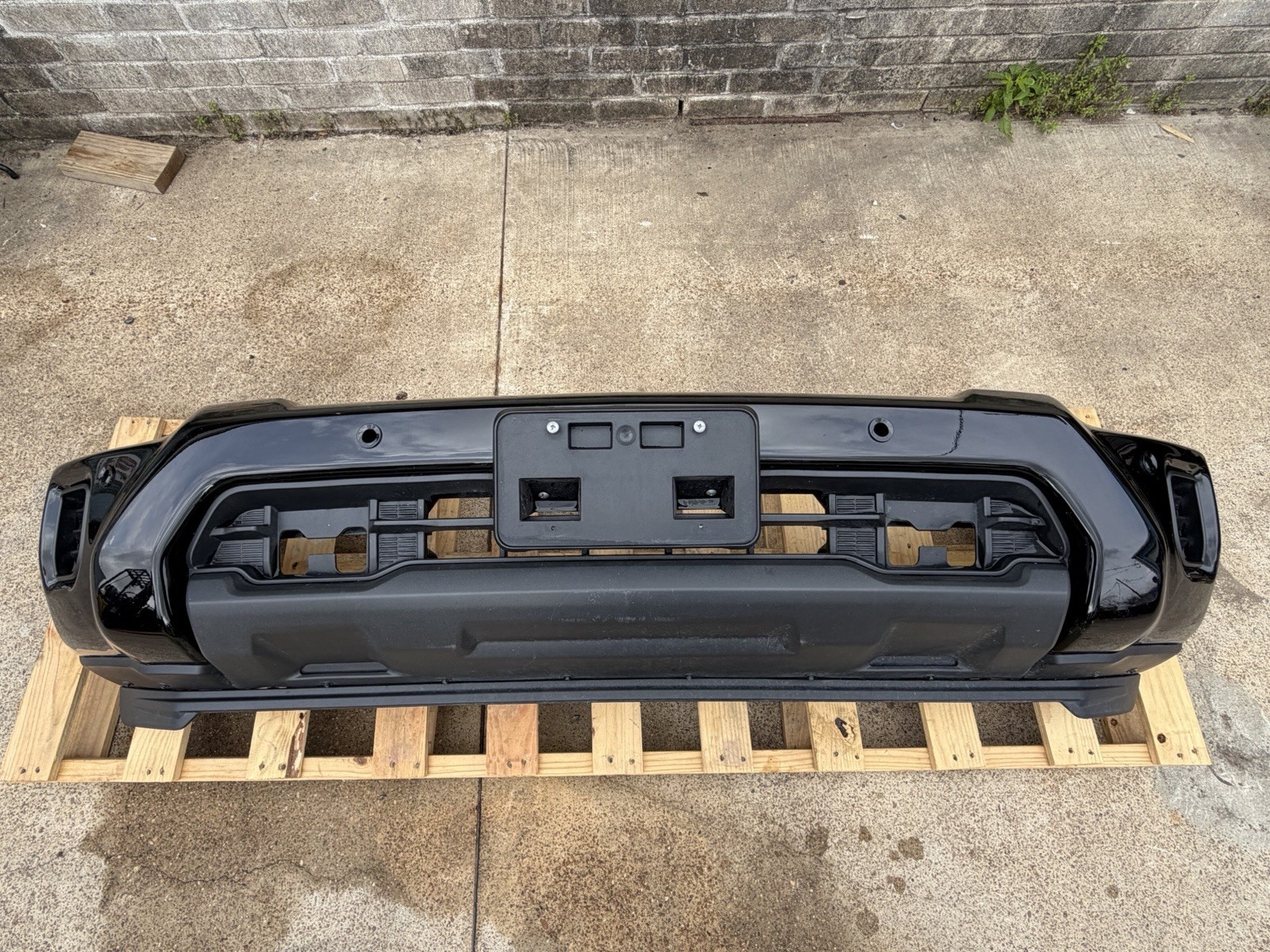 2024-2026 Chevy Silverado 2500 3500 Factory Black Front Bumper Sensor Hole OEM