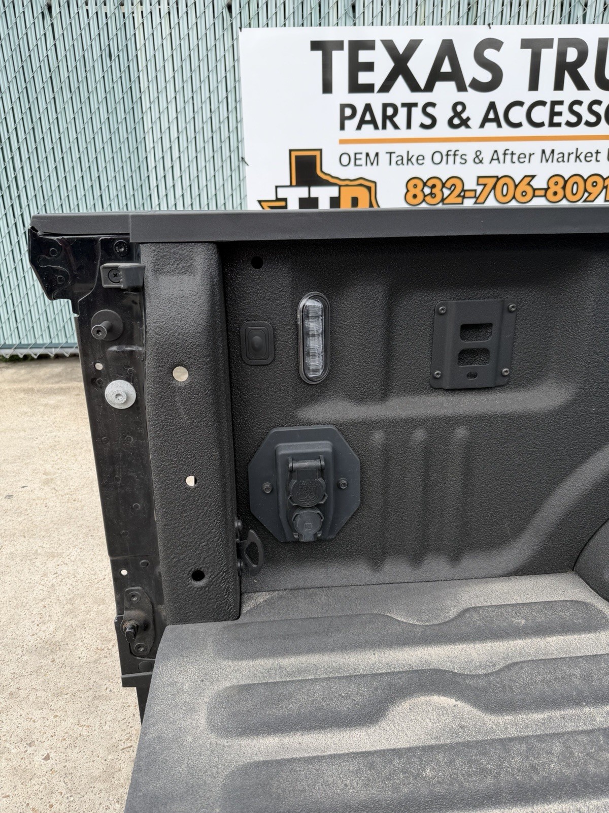 2023-2026 Ford F350 F450 Dually Bed 8FT Agate Black King Ranch Two Tone OEM - Image 18