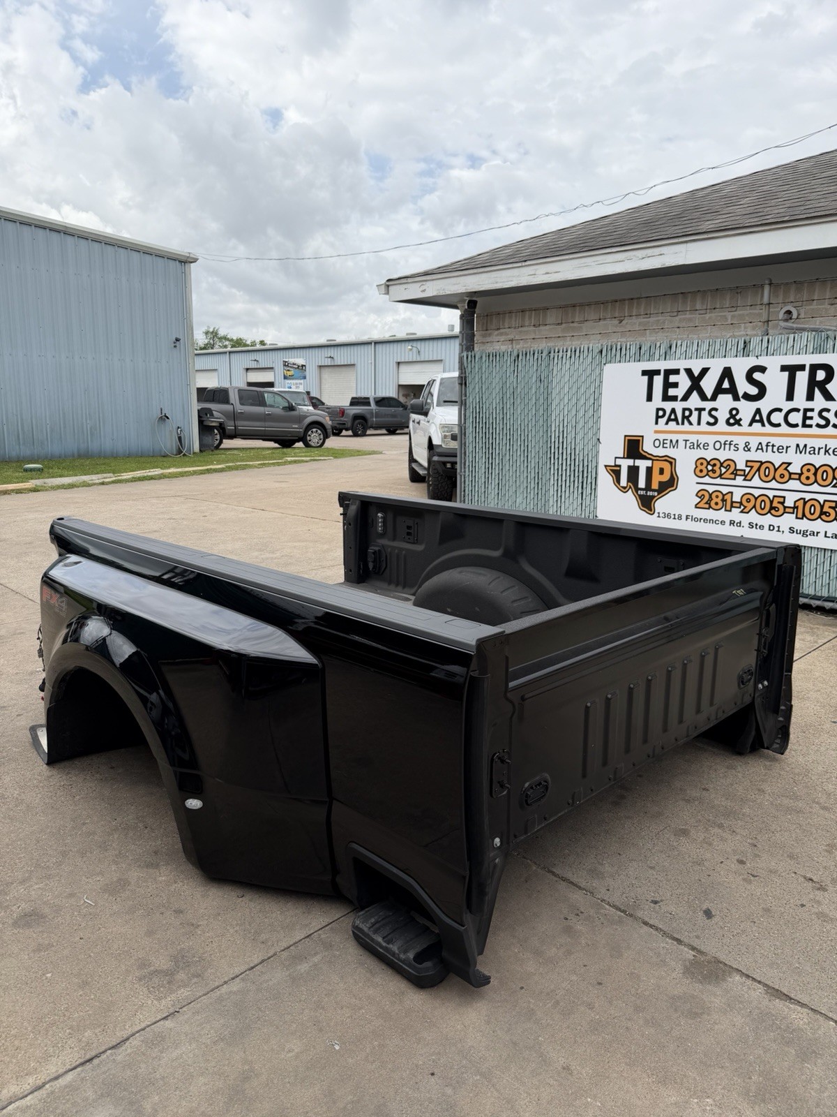 2023-2026 Ford F350 F450 Dually Bed 8FT Agate Black King Ranch Two Tone OEM - Image 19