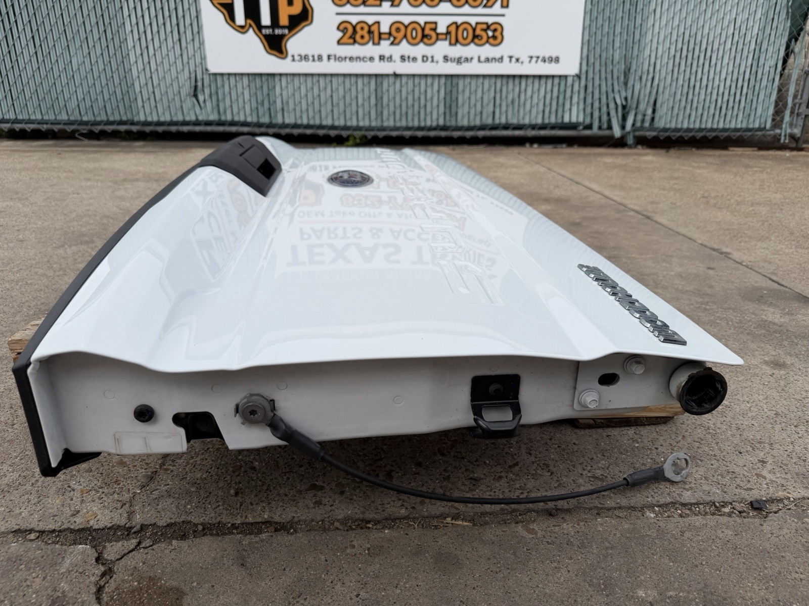 2023-2026 Ford F250 F350 Factory Tailgate Oxford White NO STEP Camera Hole - Image 8