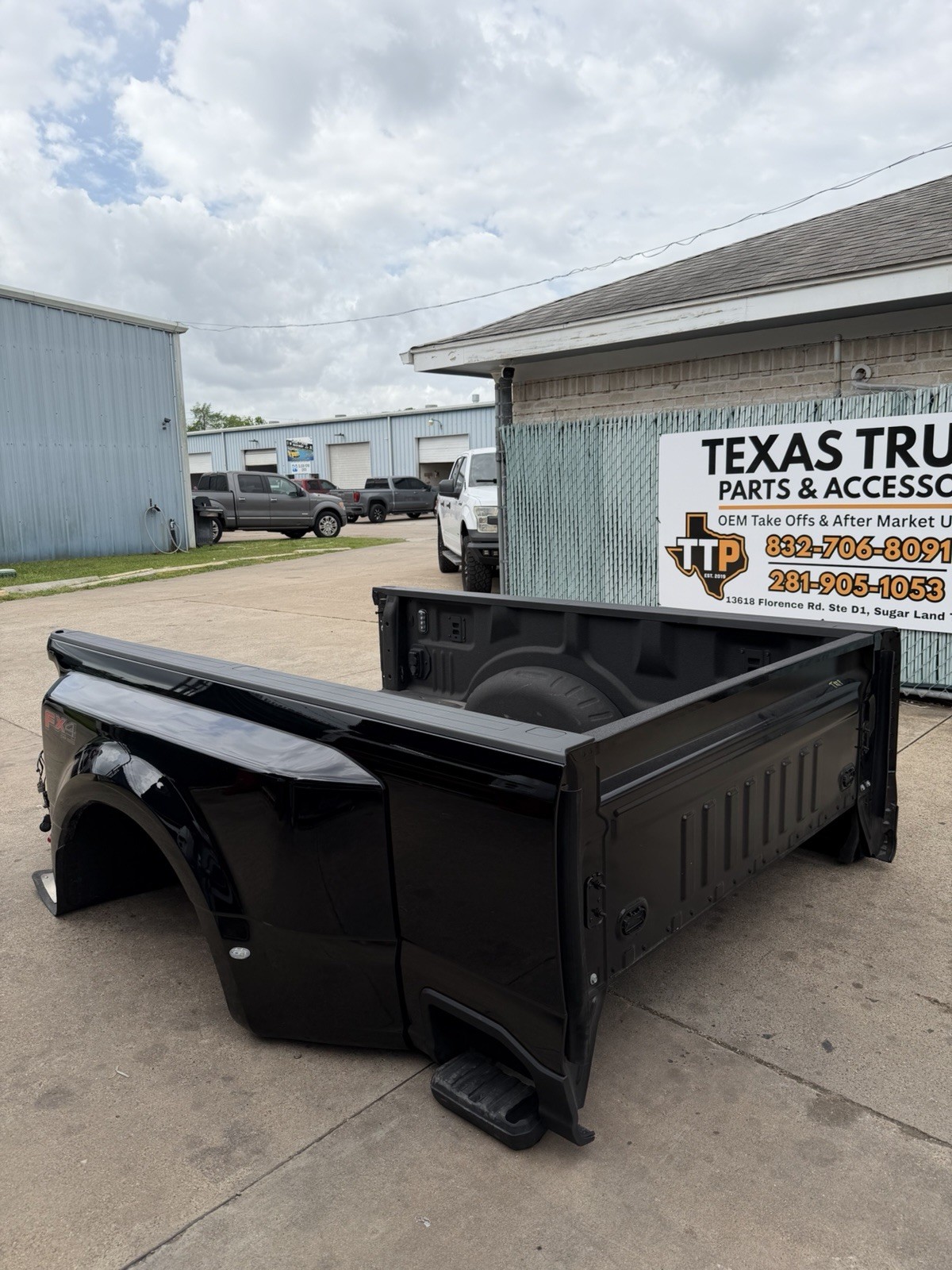 2023-2026 Ford F350 F450 Dually Bed 8FT Agate Black King Ranch Two Tone OEM - Image 7