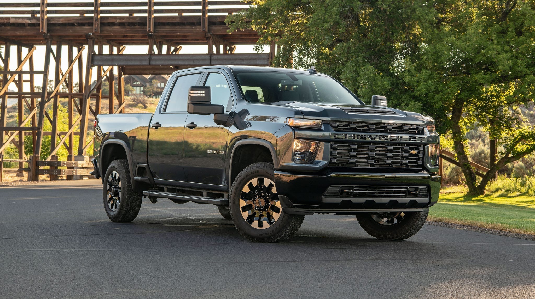 2020-2023 Chevy Silverado HD — T1XX generation launch with bold horizontal-bar grille