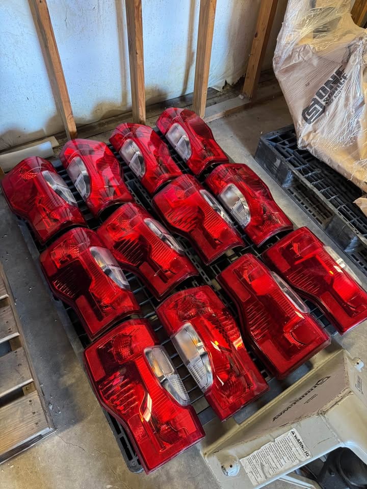 2020-2022 Ford Super Duty halogen tail light