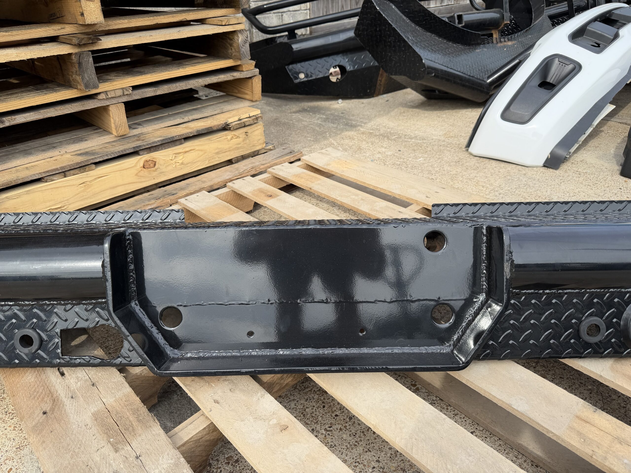 One Source Ford F250 bumper — detail photo 4