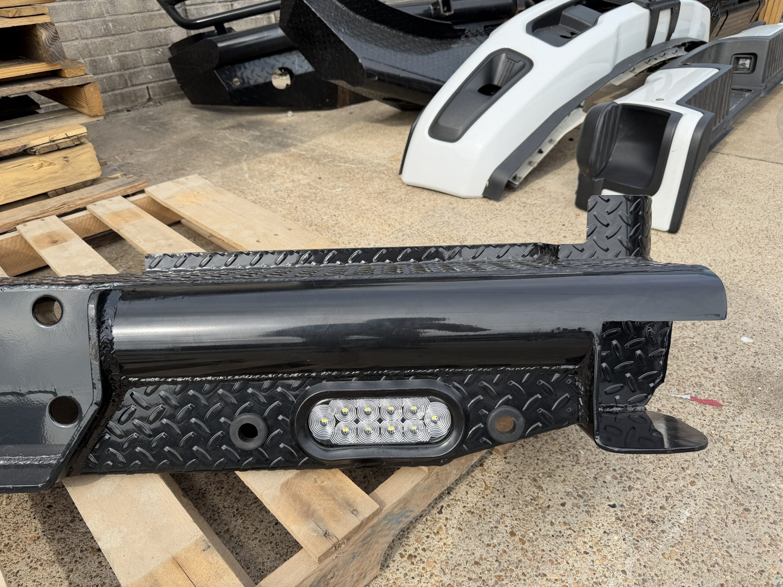 One Source Ford F250 bumper — detail photo 5