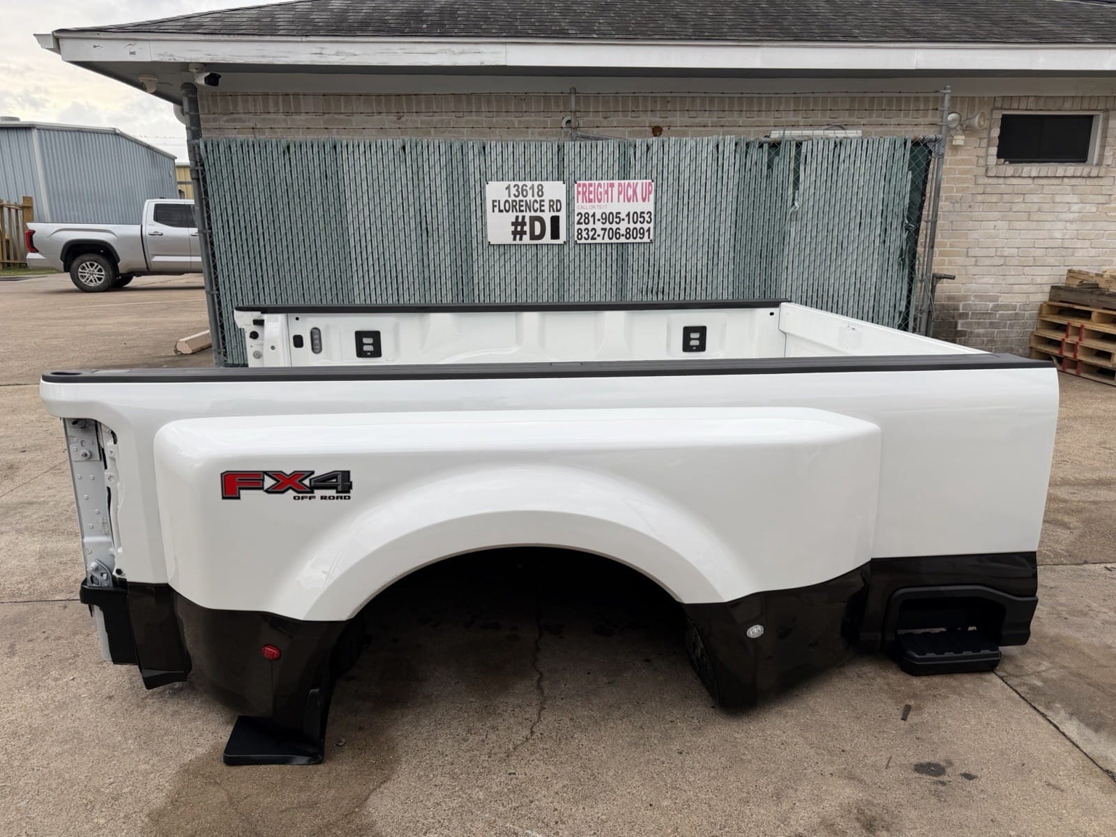 2023-2026 Ford F-350 King Ranch two-tone bed
