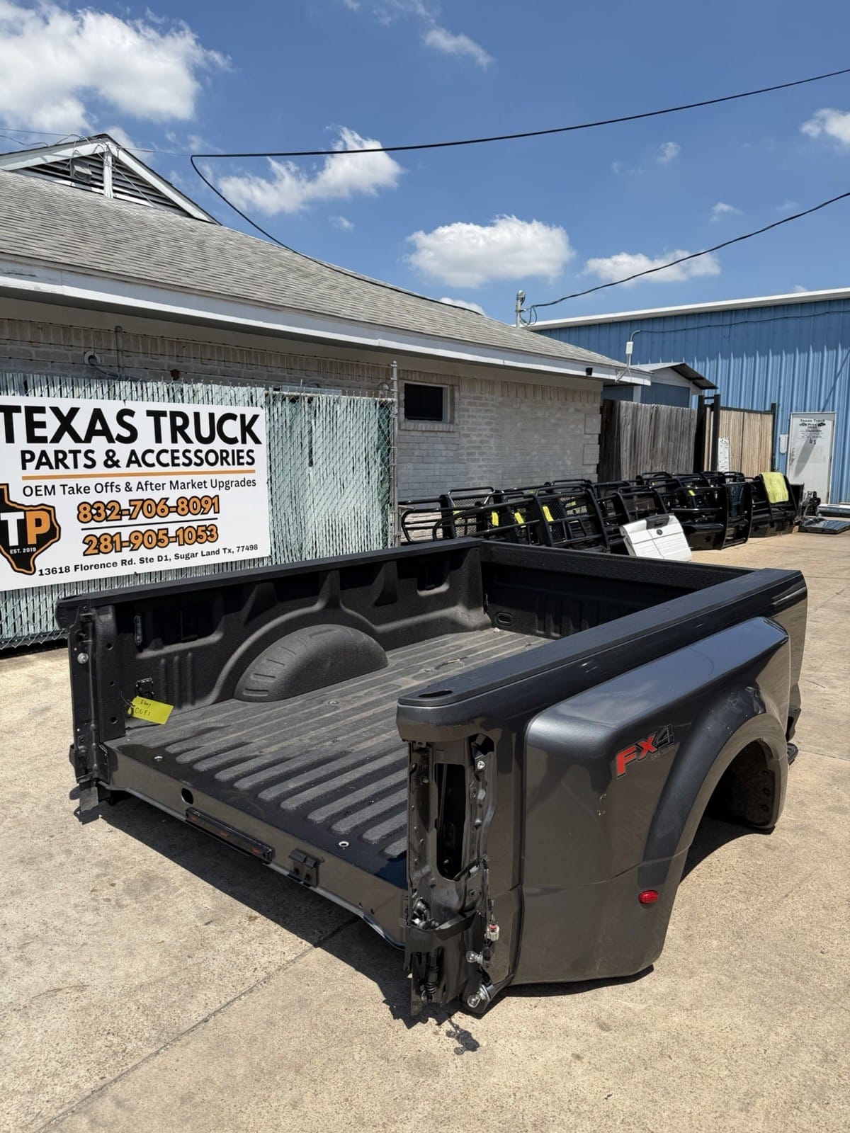 Ford F350 dually bed — side view