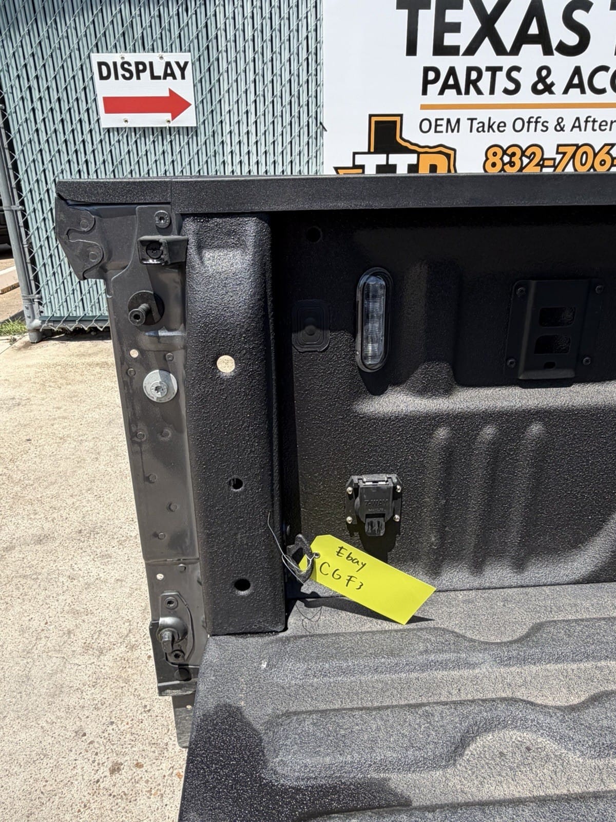 Ford F350 dually bed — texture detail