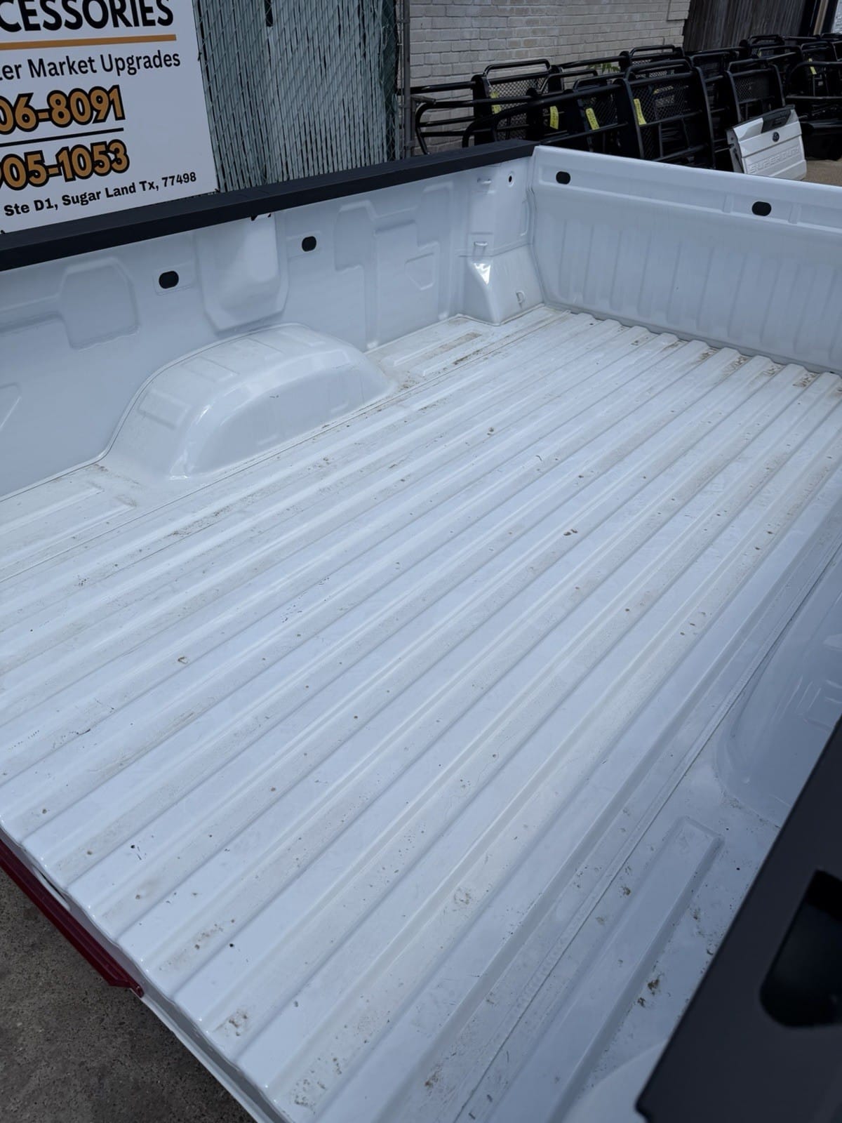 Chevy SILVERADO dually bed — angle view
