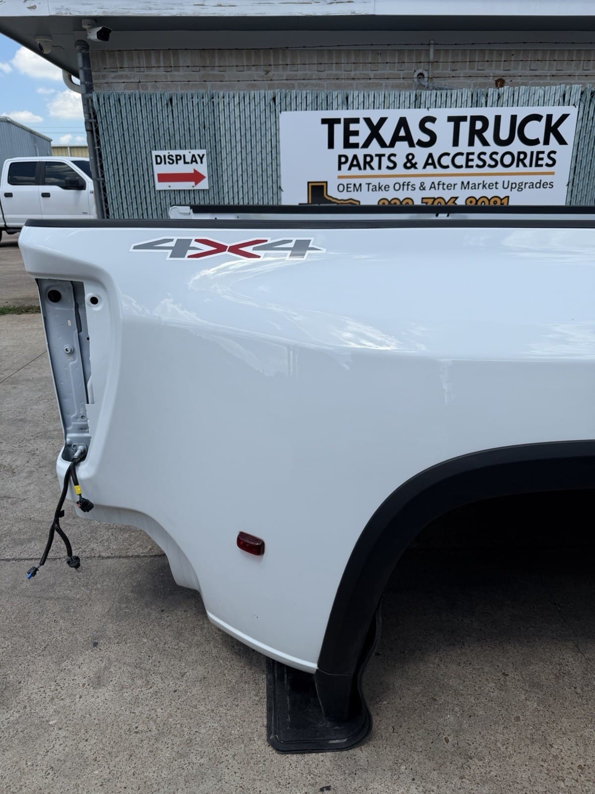 Chevy SILVERADO dually bed — back view