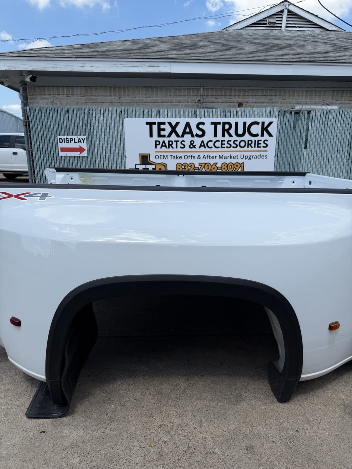 Chevy SILVERADO dually bed — top view