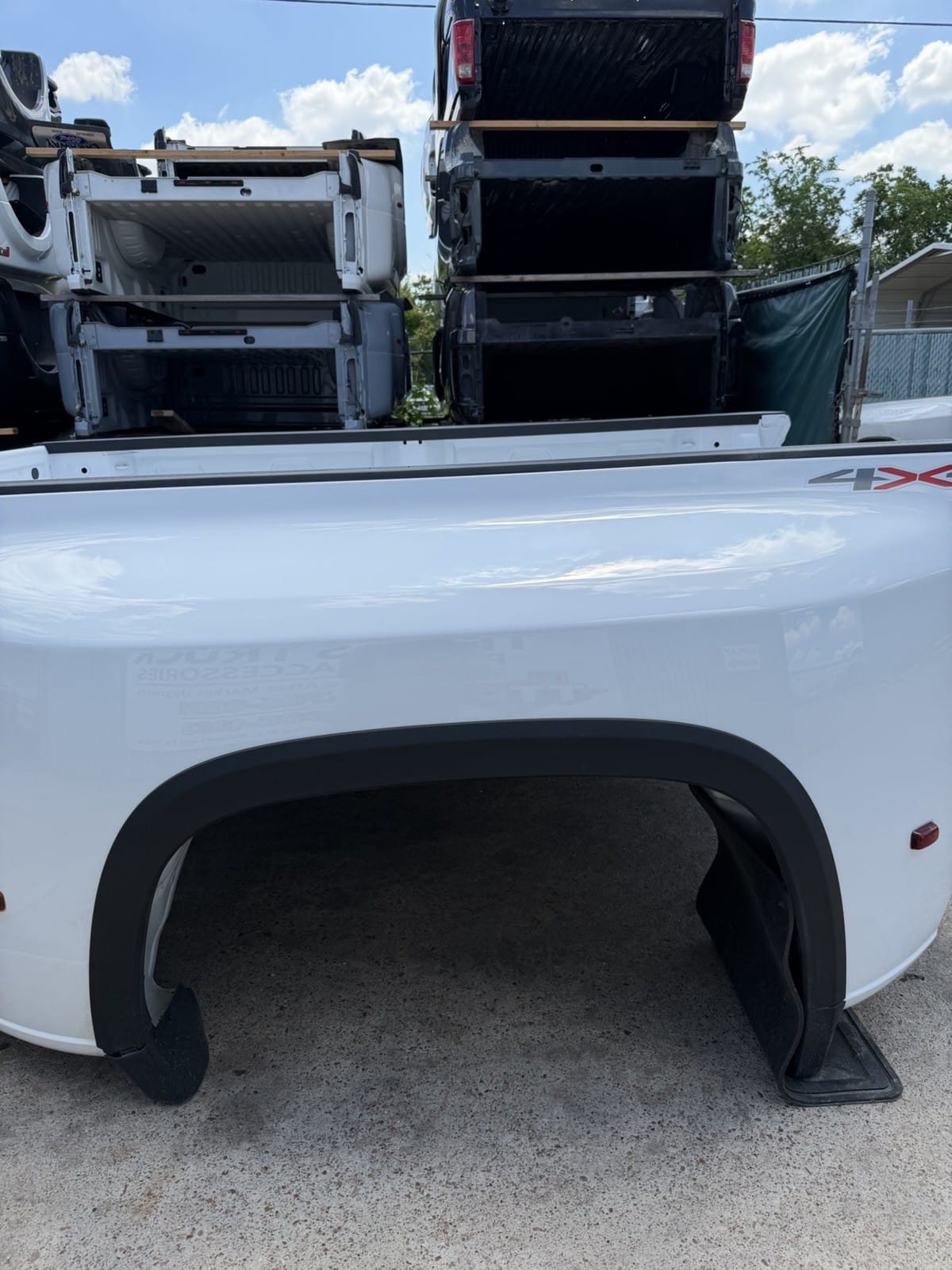 Chevy SILVERADO dually bed — photo 11