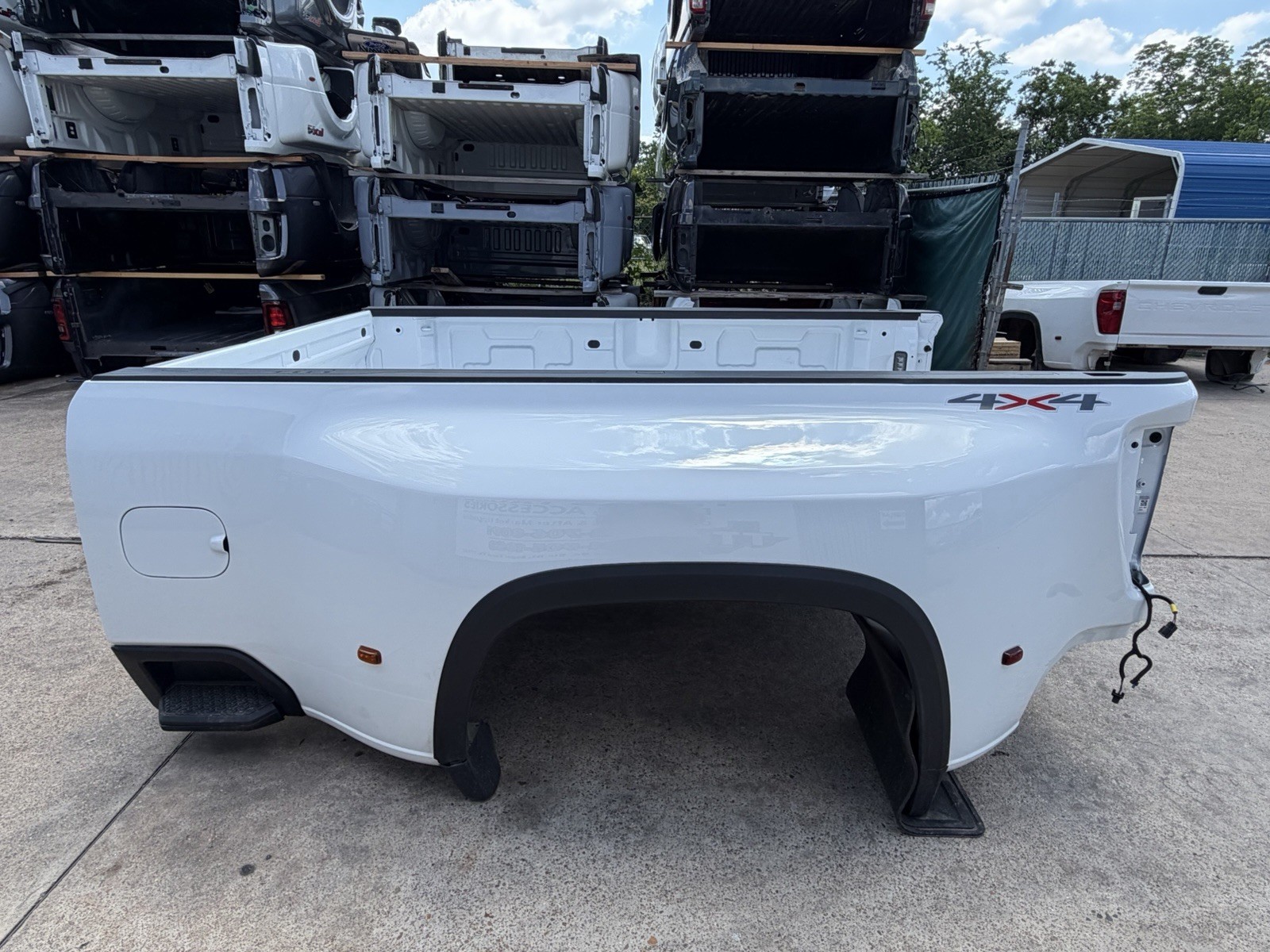 Chevy SILVERADO dually bed — photo 13