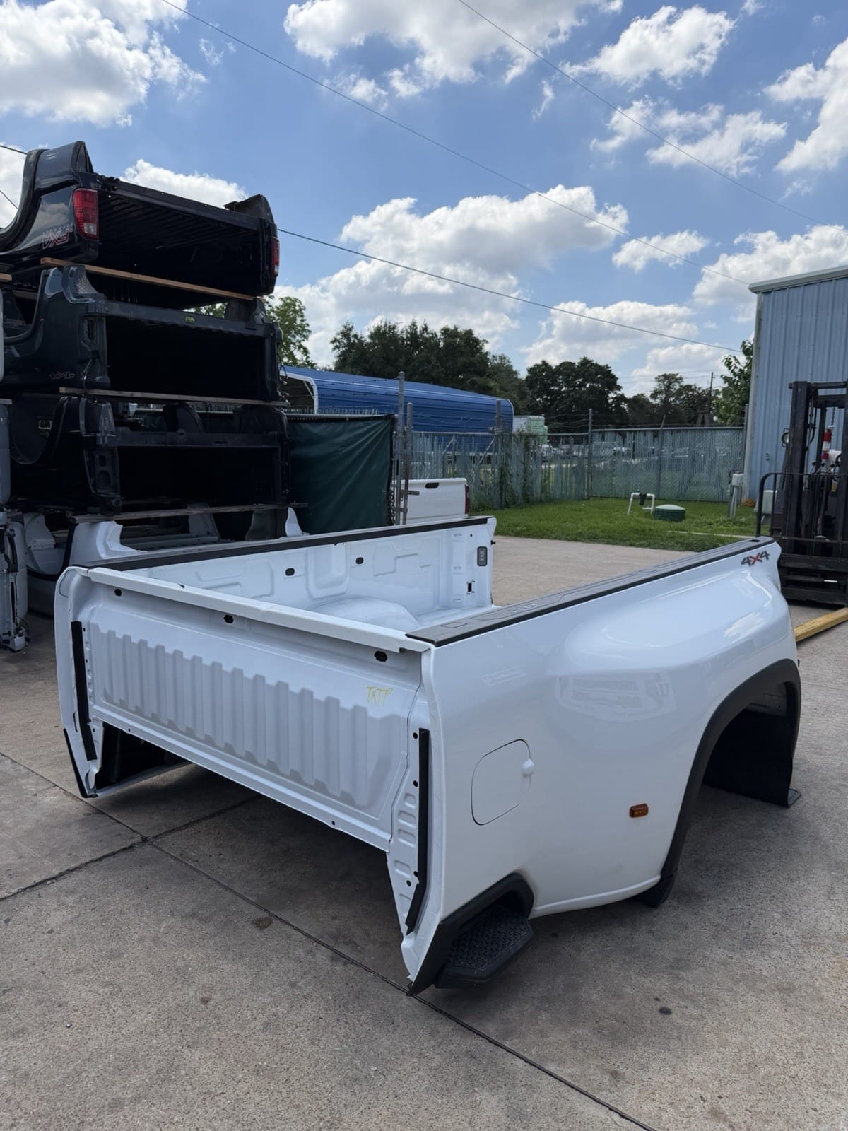 Chevy SILVERADO dually bed — photo 15