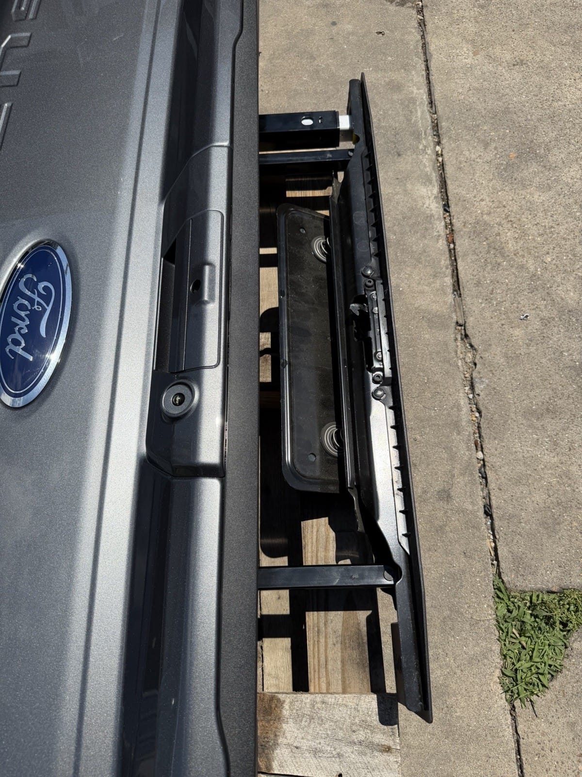 Ford F250 tailgate — installation reference