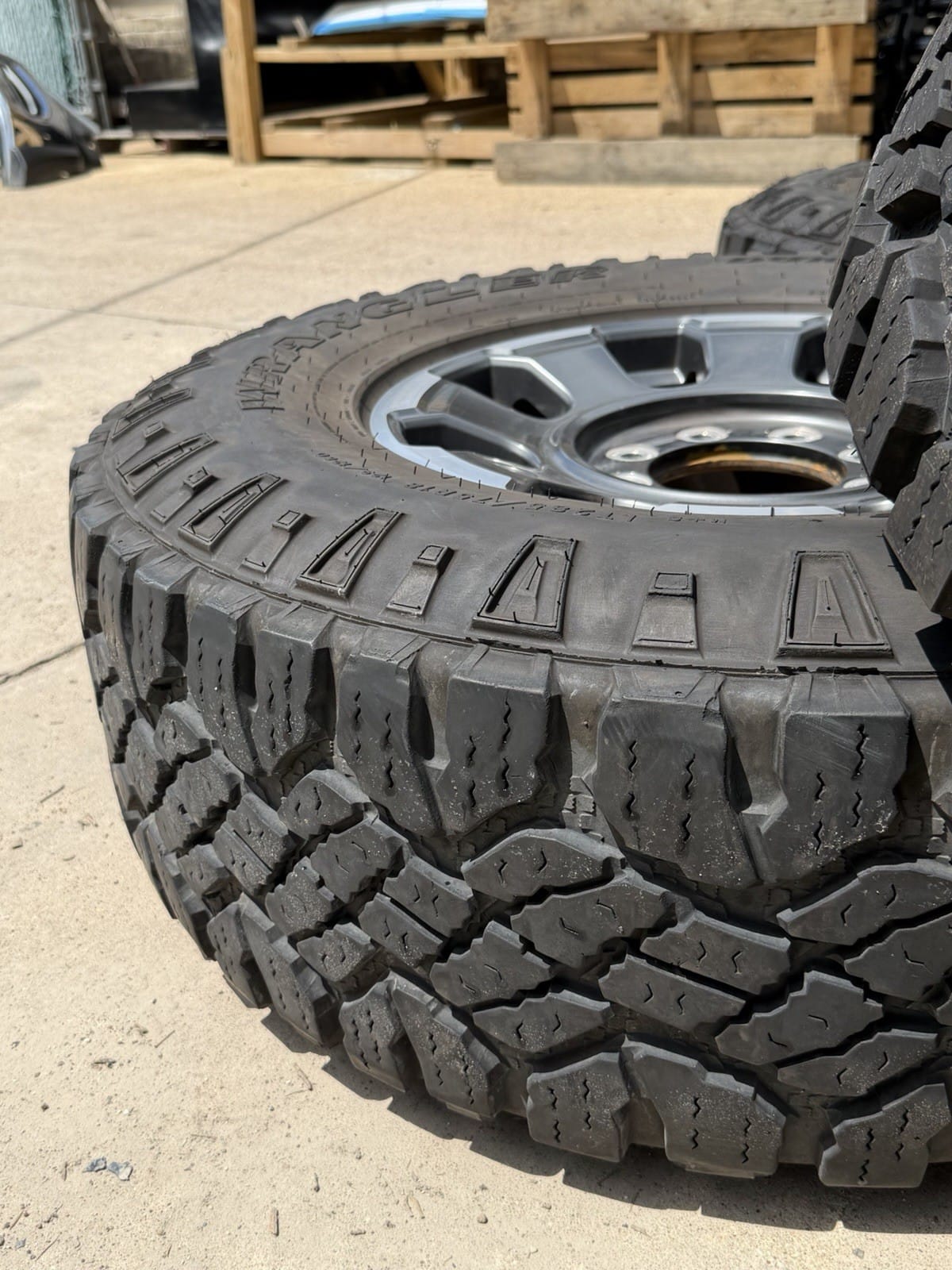 Goodyear LT285/75R18 tires on Ford F250/F350 wheels
