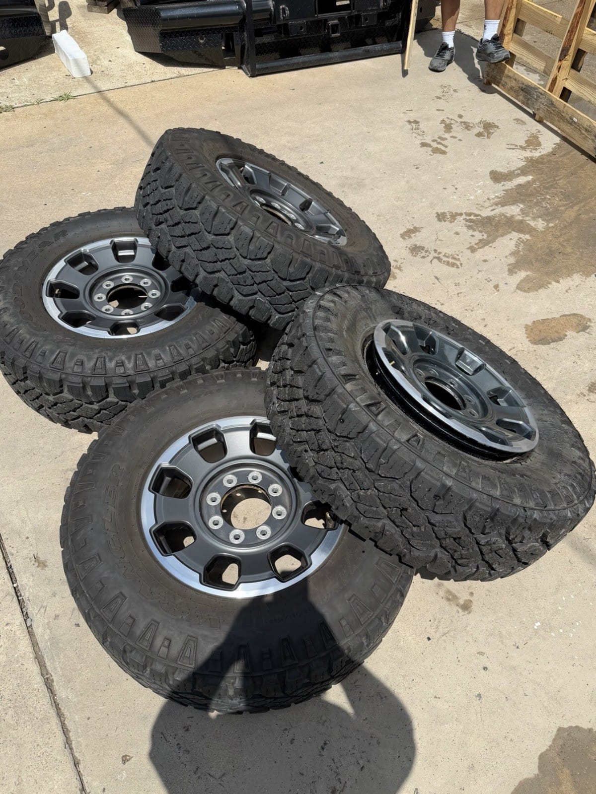 Ford F250/F350 18" Tremor OEM wheel and tire package