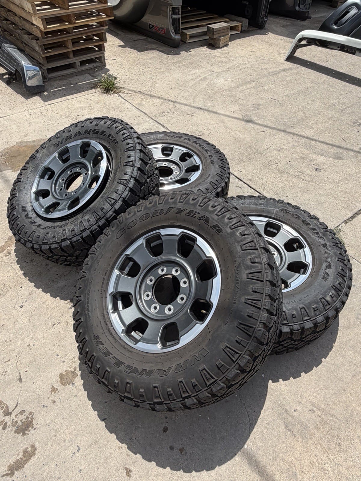 Goodyear LT285/75R18 tires on Ford F250/F350 wheels